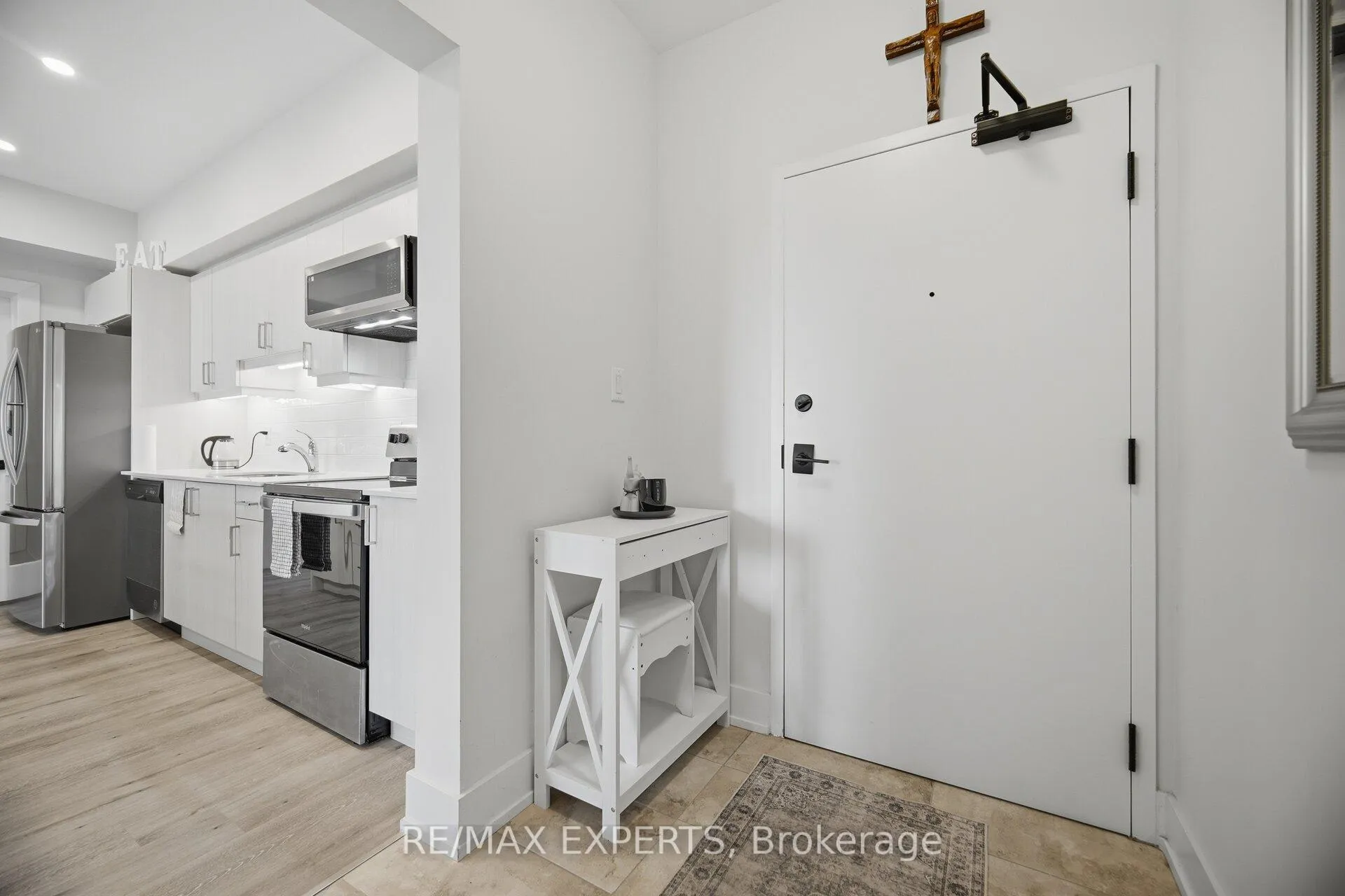 Photo 5 of Unit 605, 10 Culinary Lane, Barrie, Rural Barrie Southeast — HOMEH