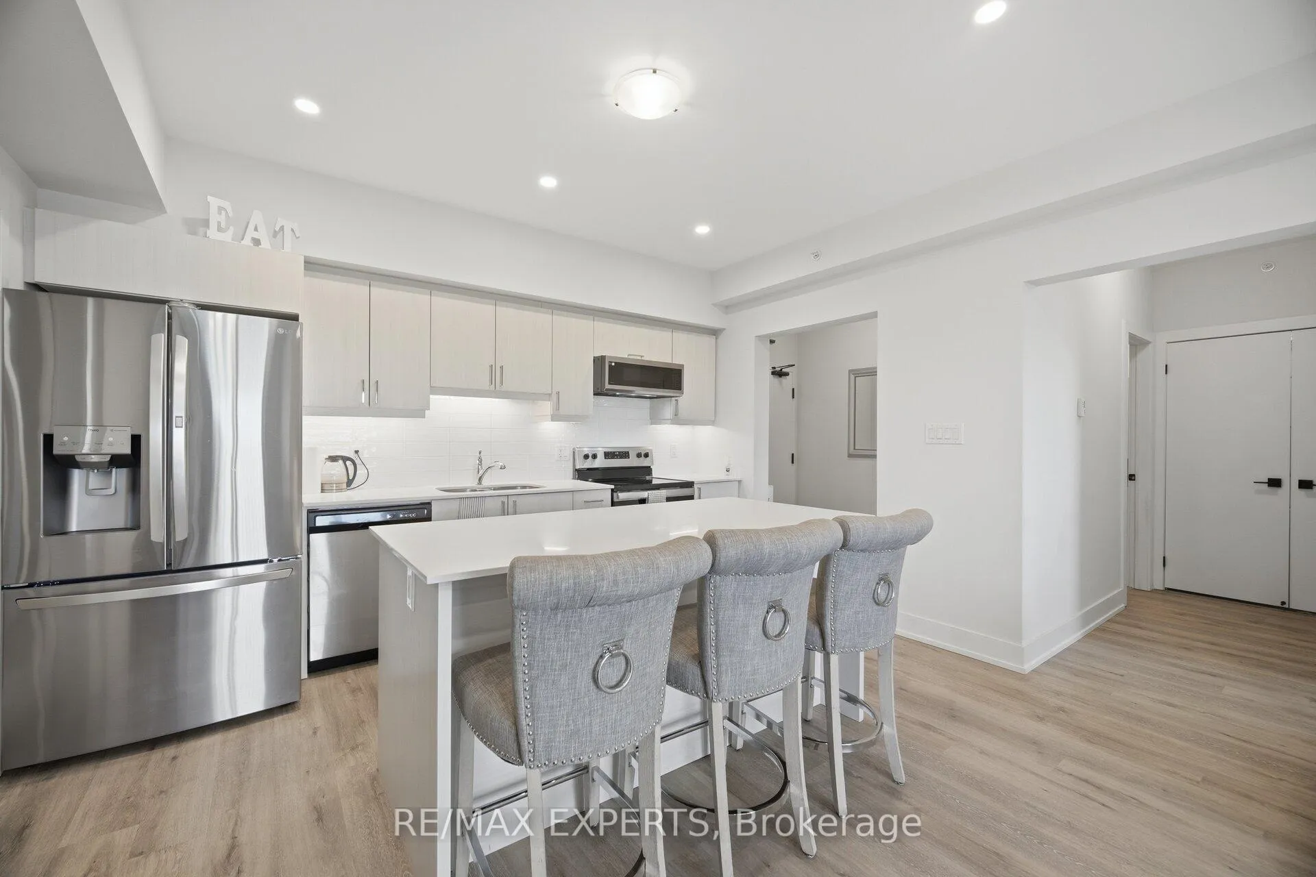 Photo 6 of Unit 605, 10 Culinary Lane, Barrie, Rural Barrie Southeast — HOMEH