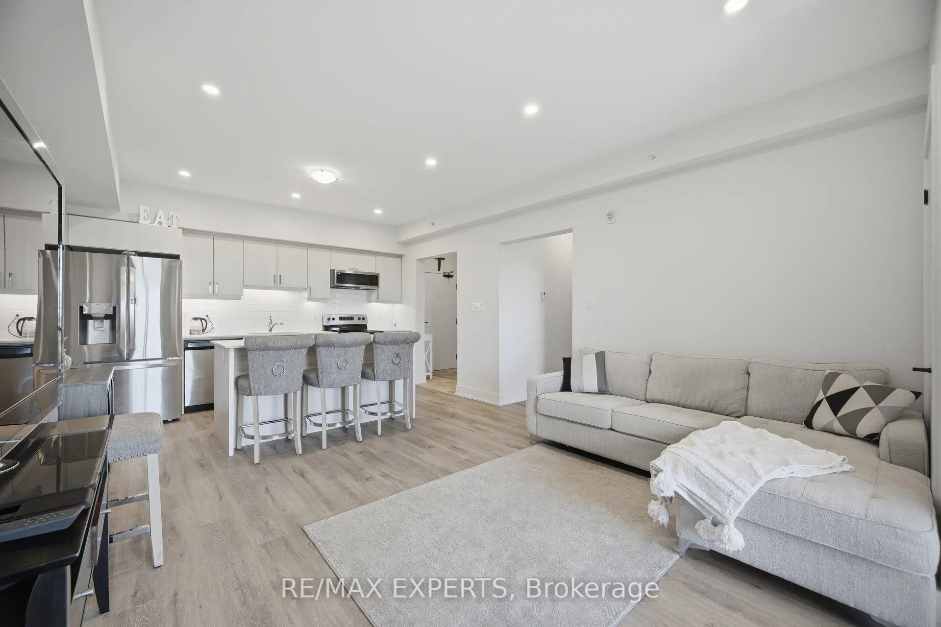 Photo 8 of Unit 605, 10 Culinary Lane, Barrie, Rural Barrie Southeast — HOMEH