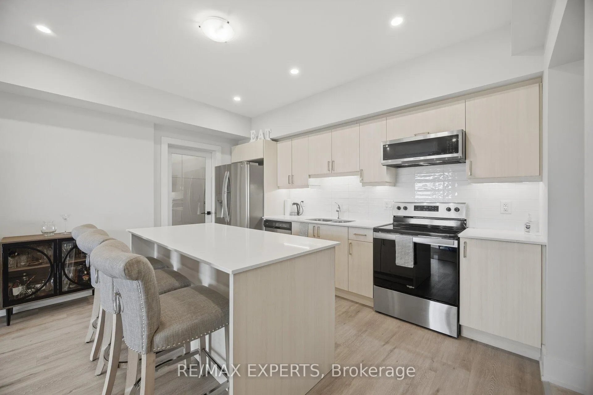 Photo 10 of Unit 605, 10 Culinary Lane, Barrie, Rural Barrie Southeast — HOMEH