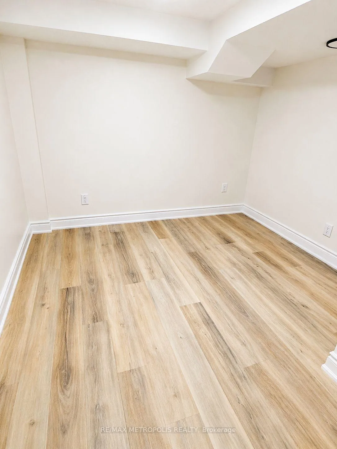 Photo 4 of Unit Bsmt, 754 Eyer Drive, Pickering, West Shore — HOMEH