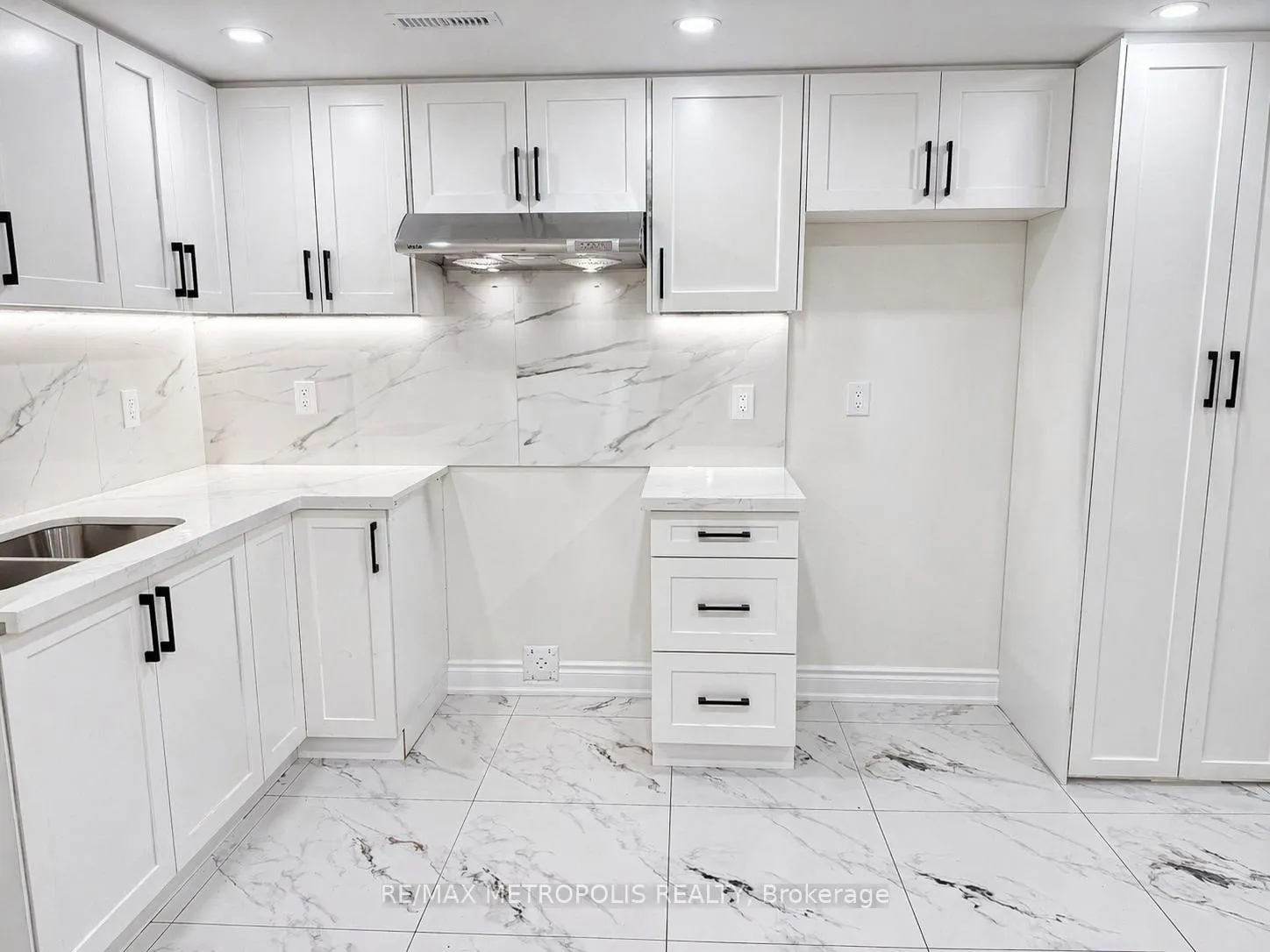 Photo 6 of Unit Bsmt, 754 Eyer Drive, Pickering, West Shore — HOMEH