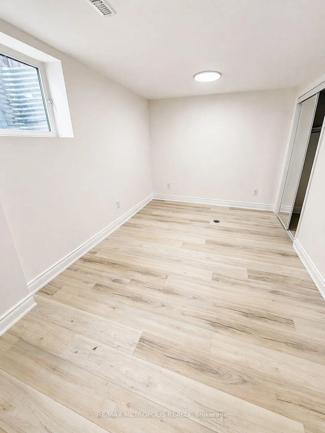 Photo 11 of Unit Bsmt, 754 Eyer Drive, Pickering, West Shore — HOMEH
