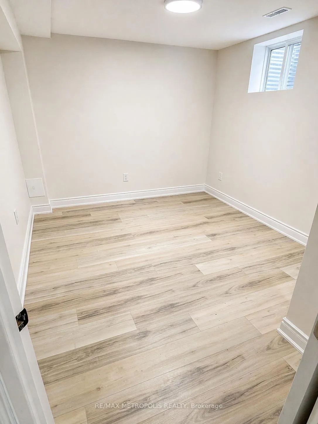 Photo 14 of Unit Bsmt, 754 Eyer Drive, Pickering, West Shore — HOMEH