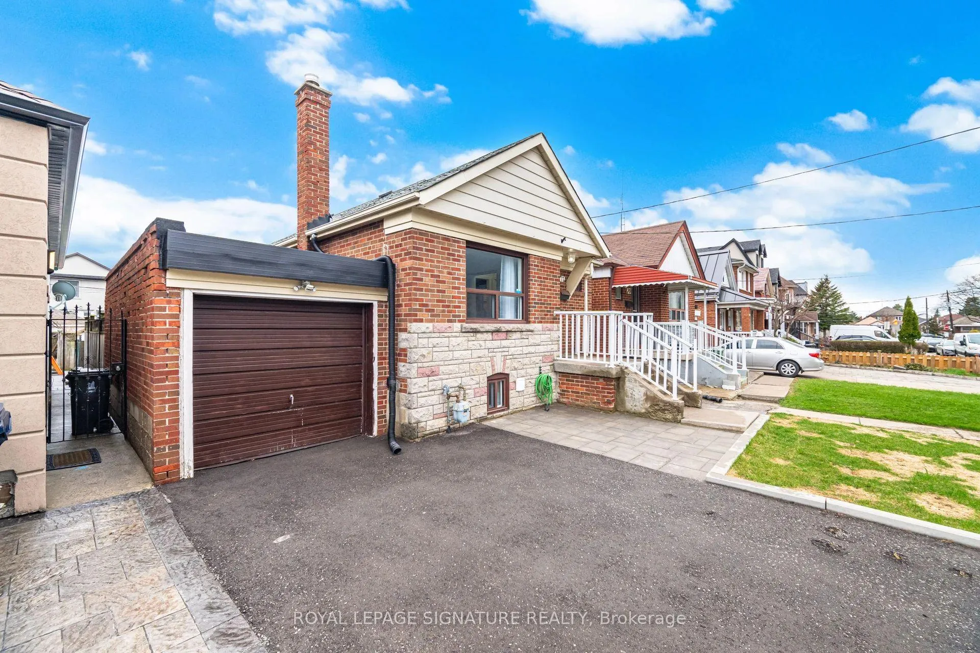 Photo 3 of 77 Ypres Road, Toronto, Keelesdale-Eglinton West — HOMEH