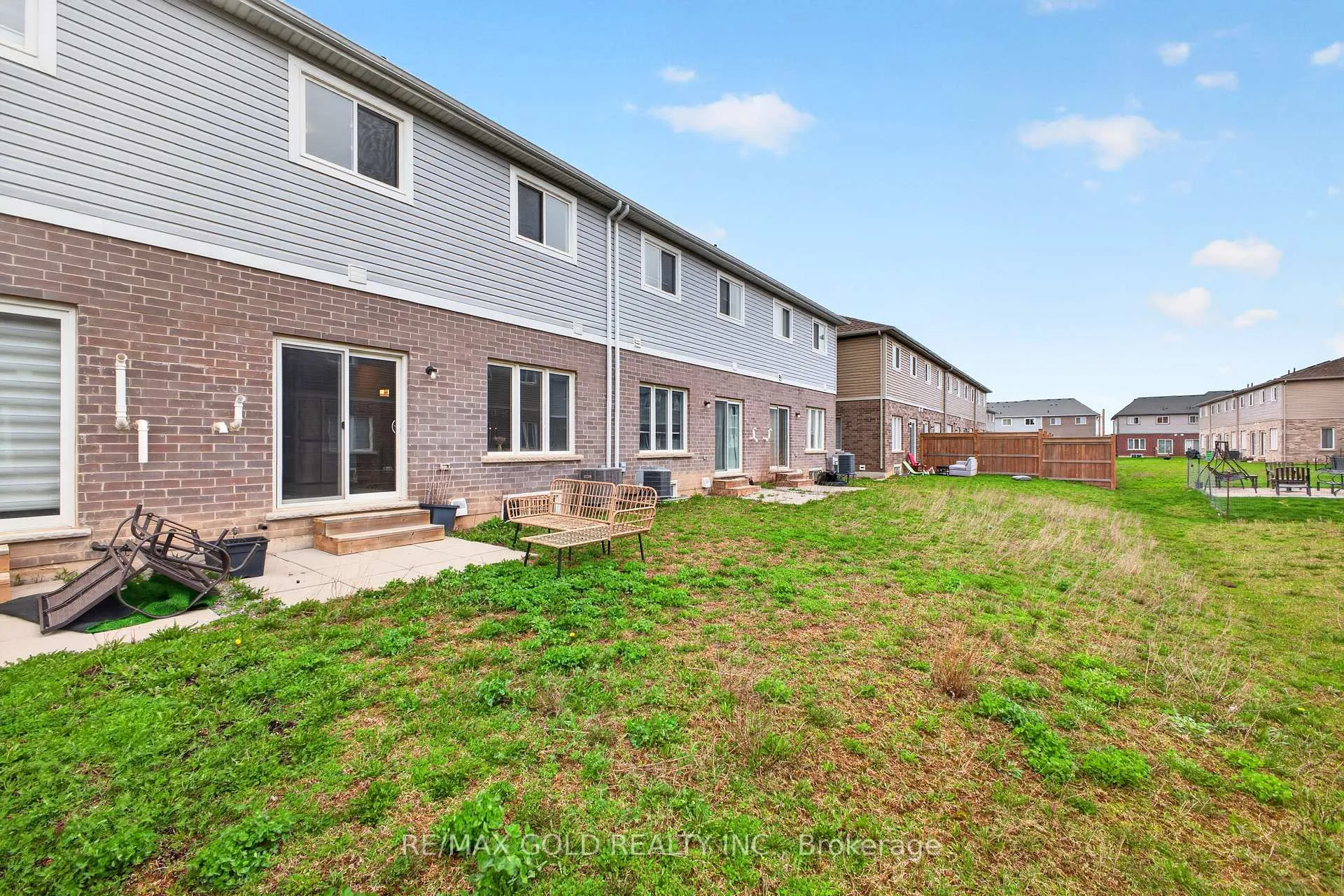 Photo 6 of 129 Sunflower Place, Welland, West Welland — HOMEH