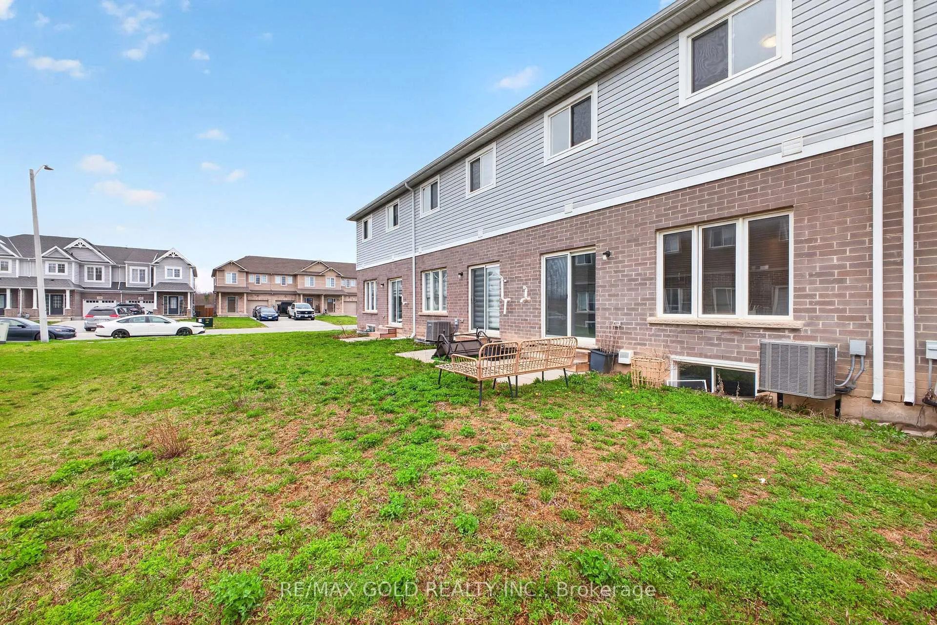 Photo 8 of 129 Sunflower Place, Welland, West Welland — HOMEH