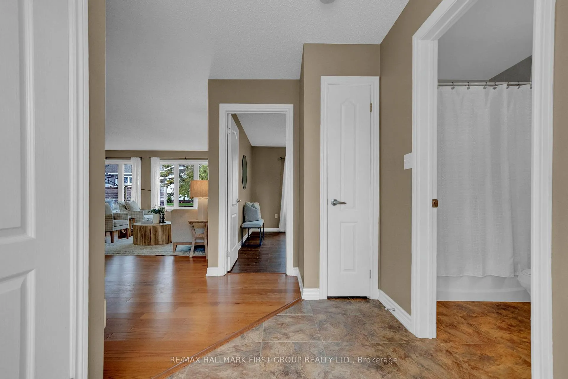 Photo 4 of 14 Champlain Court, Clarington, Newcastle — HOMEH