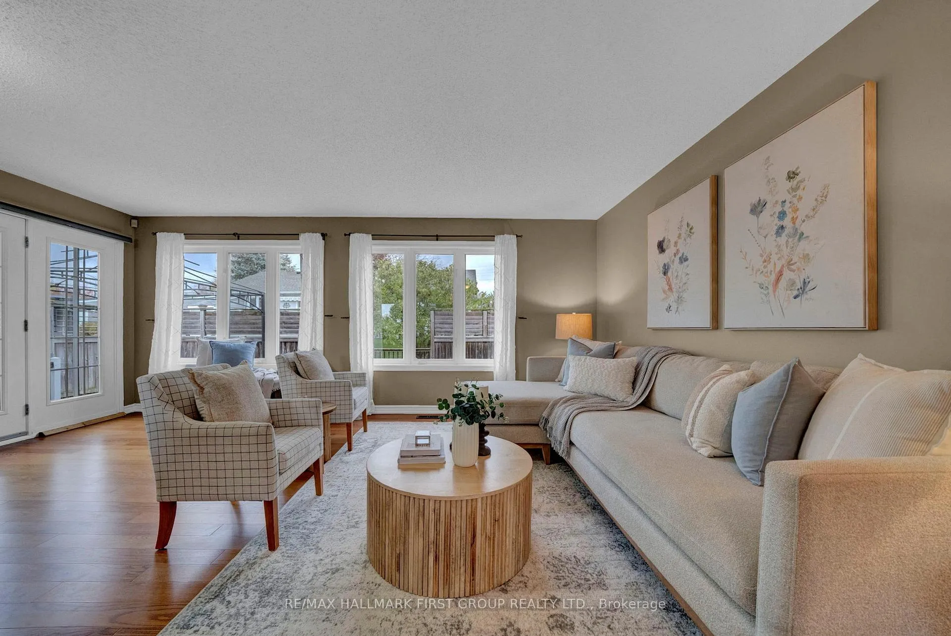 Photo 6 of 14 Champlain Court, Clarington, Newcastle — HOMEH
