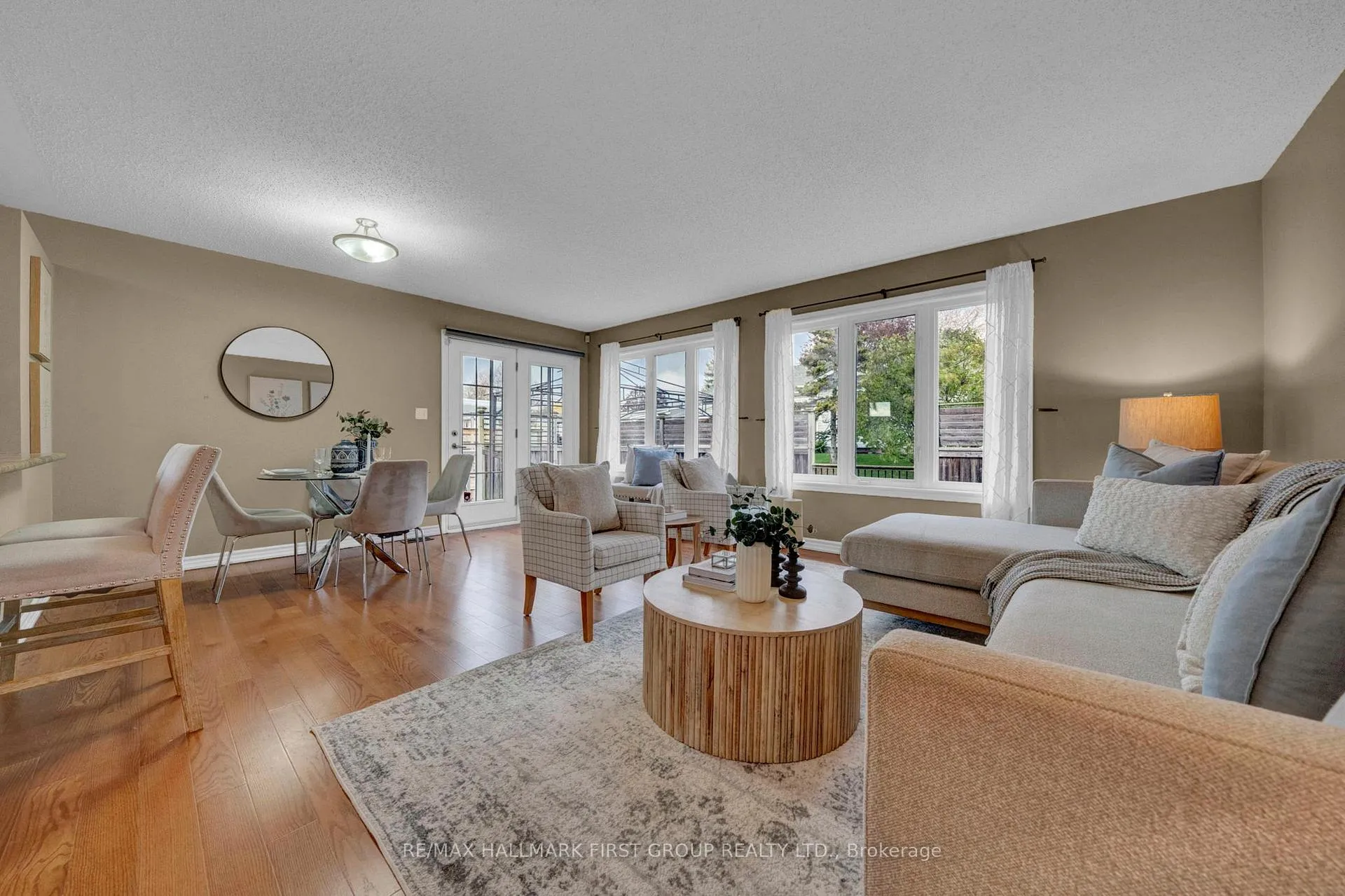 Photo 7 of 14 Champlain Court, Clarington, Newcastle — HOMEH
