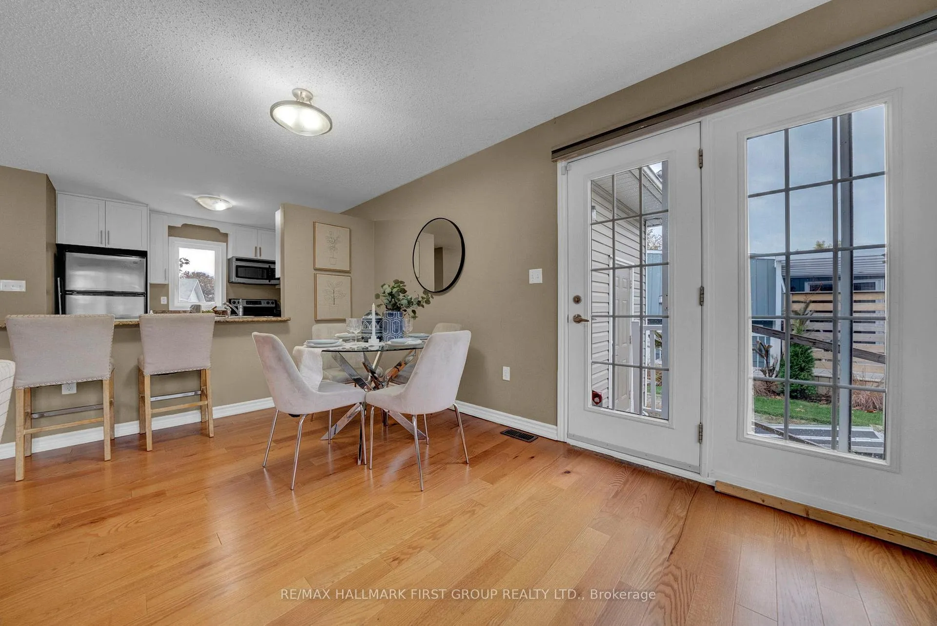 Photo 10 of 14 Champlain Court, Clarington, Newcastle — HOMEH