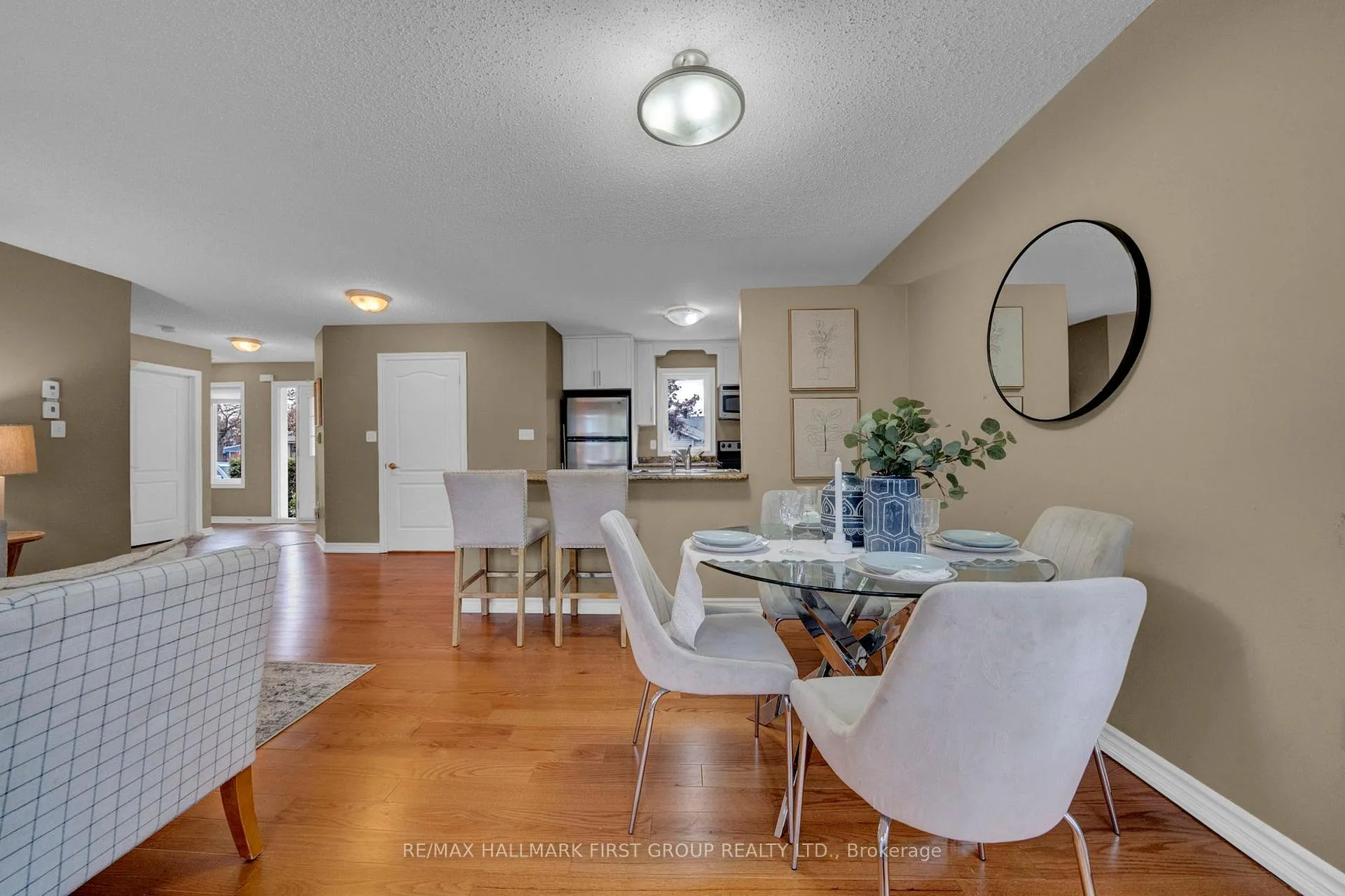 Photo 11 of 14 Champlain Court, Clarington, Newcastle — HOMEH