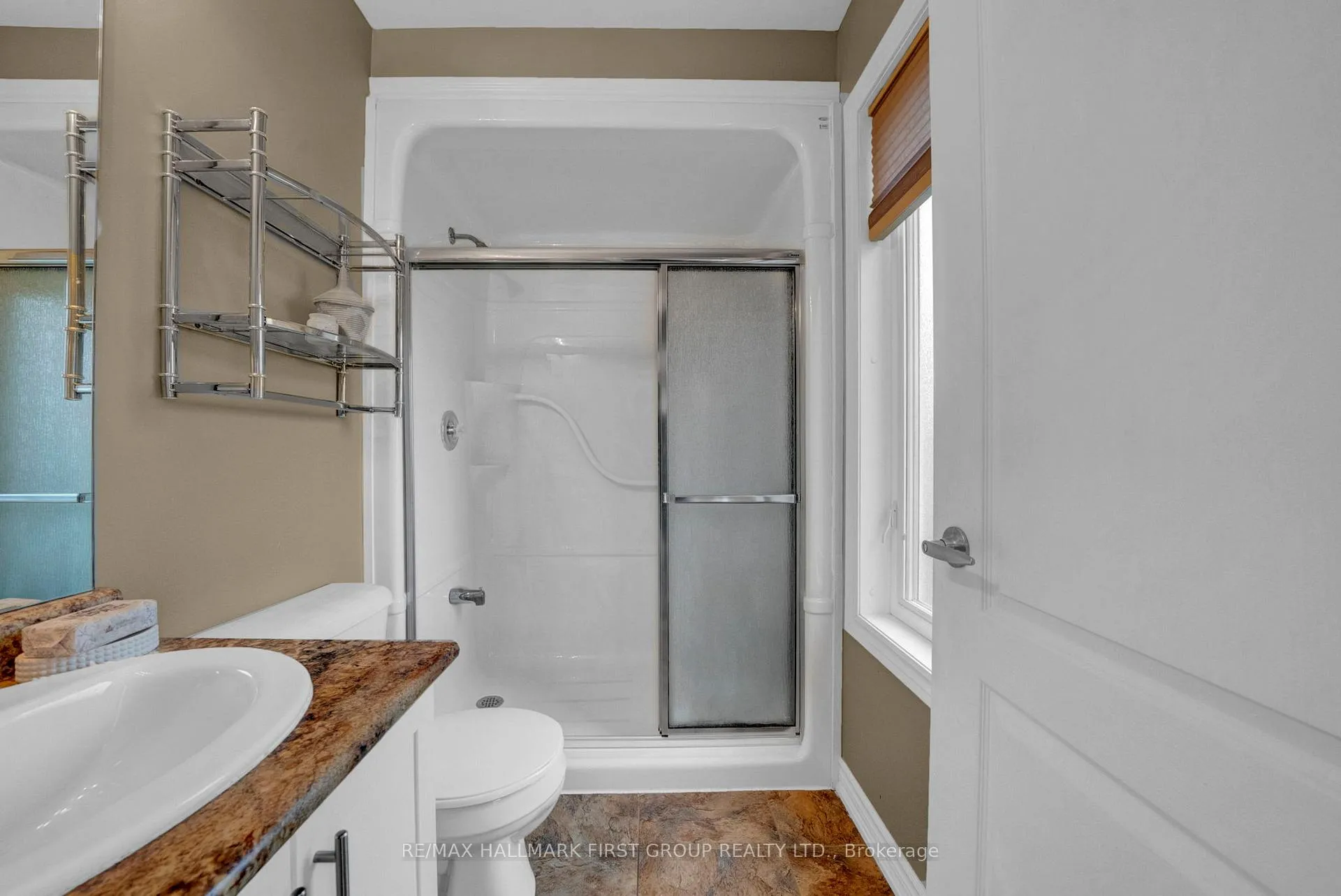 Photo 17 of 14 Champlain Court, Clarington, Newcastle — HOMEH
