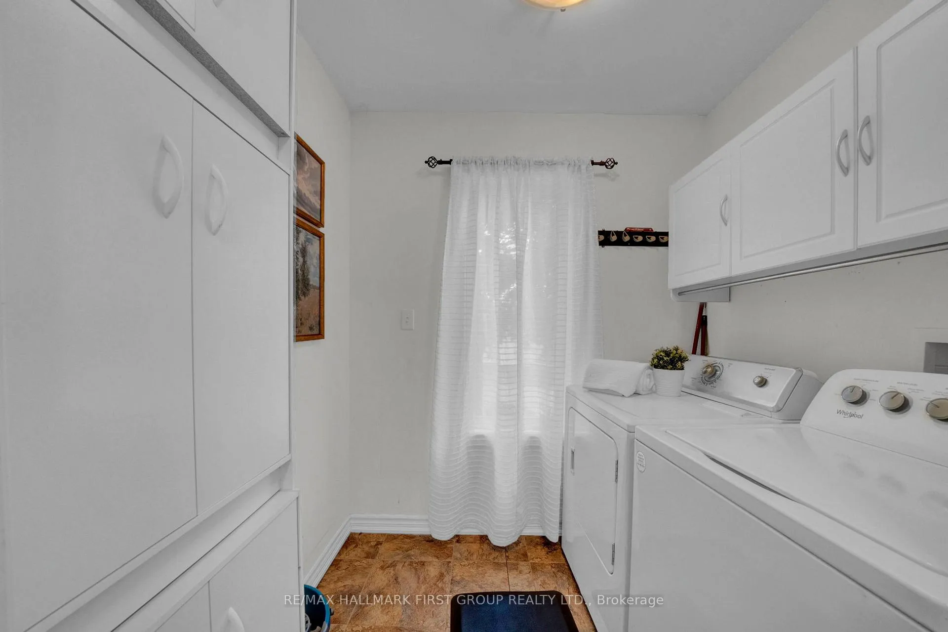 Photo 20 of 14 Champlain Court, Clarington, Newcastle — HOMEH