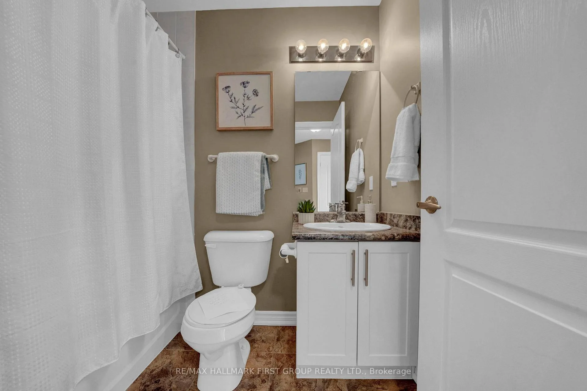 Photo 21 of 14 Champlain Court, Clarington, Newcastle — HOMEH