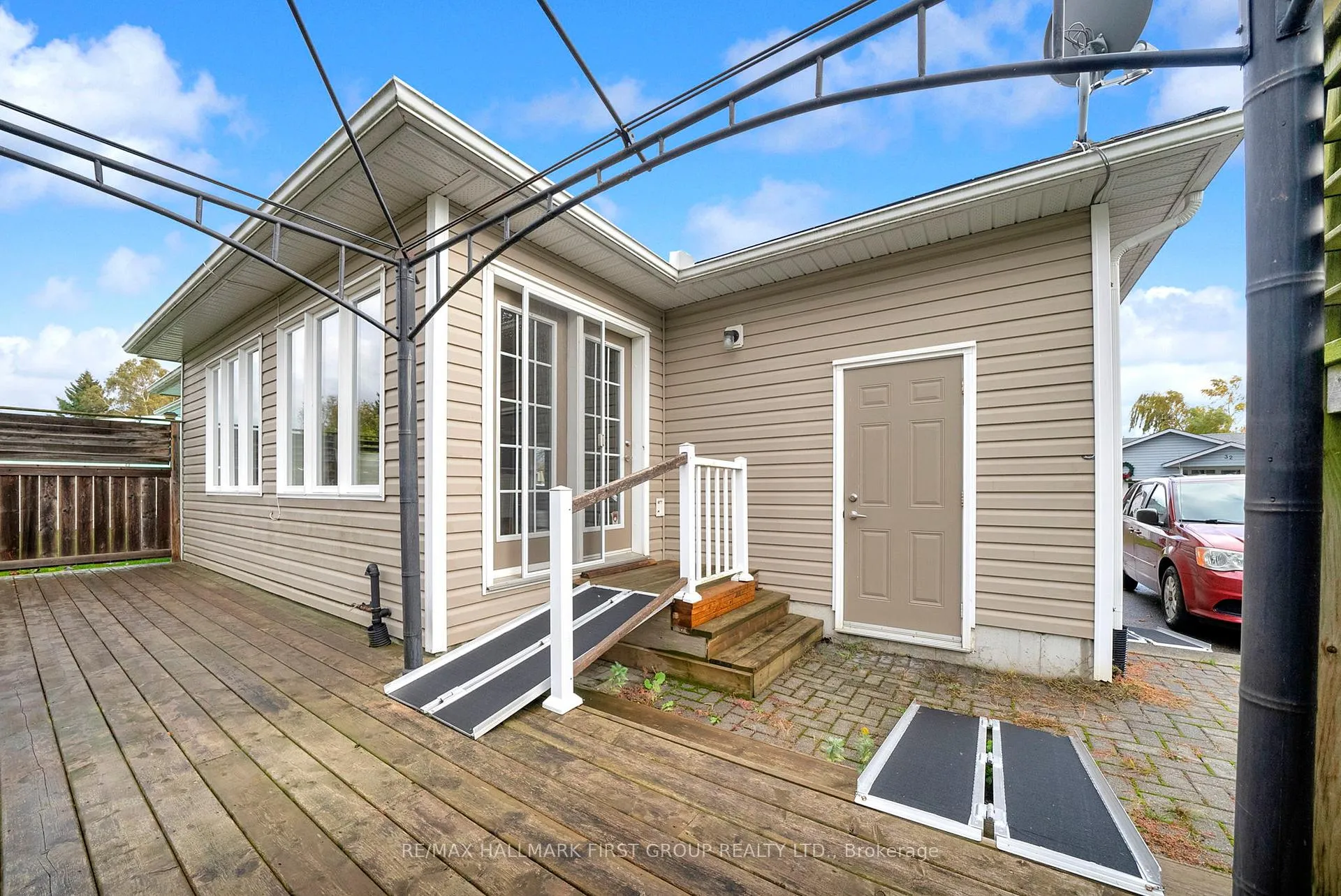 Photo 22 of 14 Champlain Court, Clarington, Newcastle — HOMEH