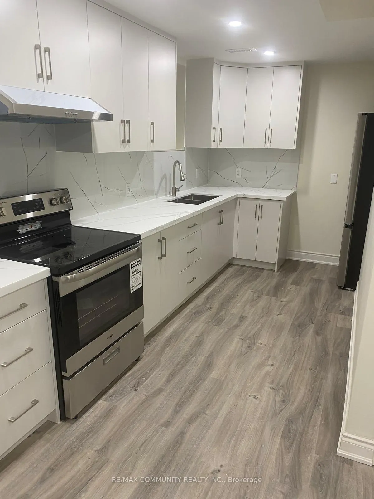 Photo 2 of 162 Agro Street, Hamilton, Waterdown — HOMEH