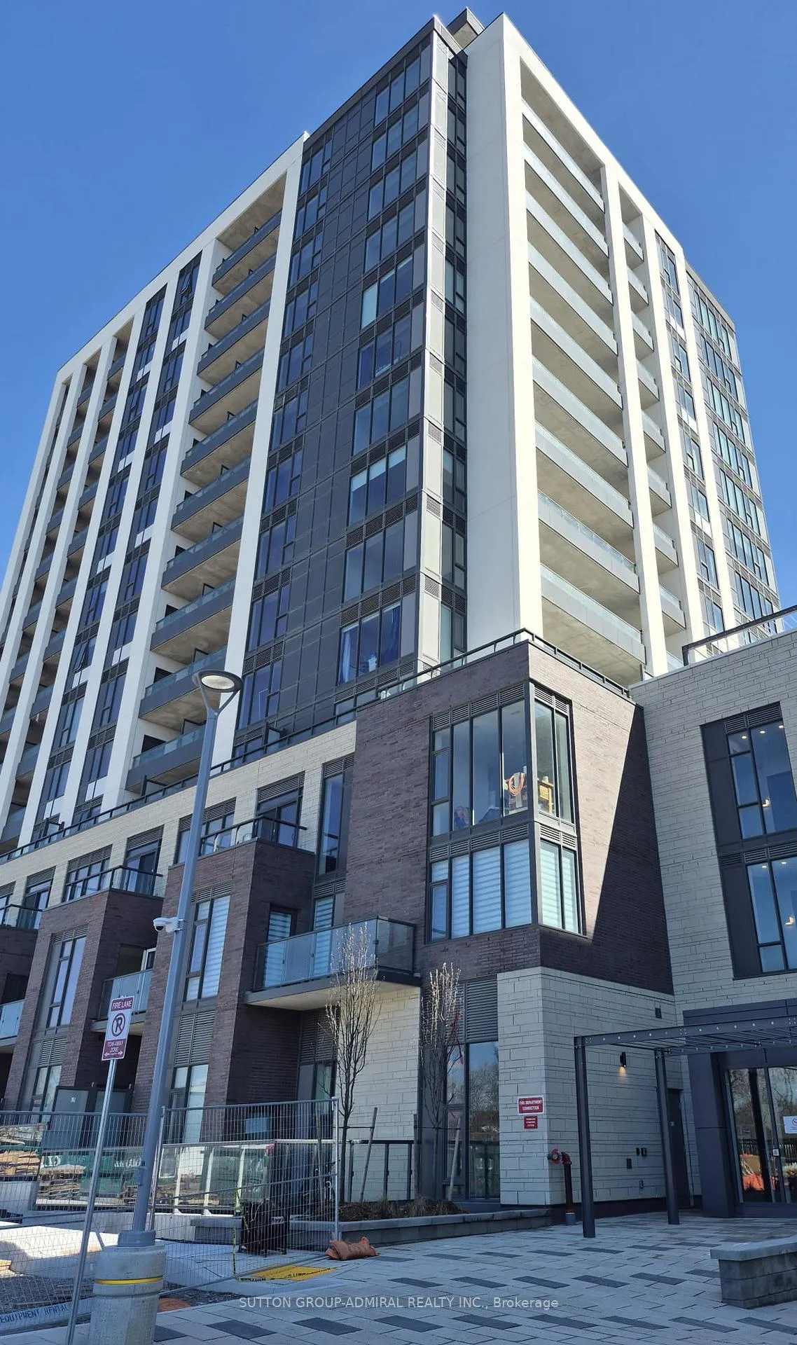 Photo 1 of Unit B1311, 715 Davis Drive, Newmarket, Huron Heights-Leslie Valley — HOMEH