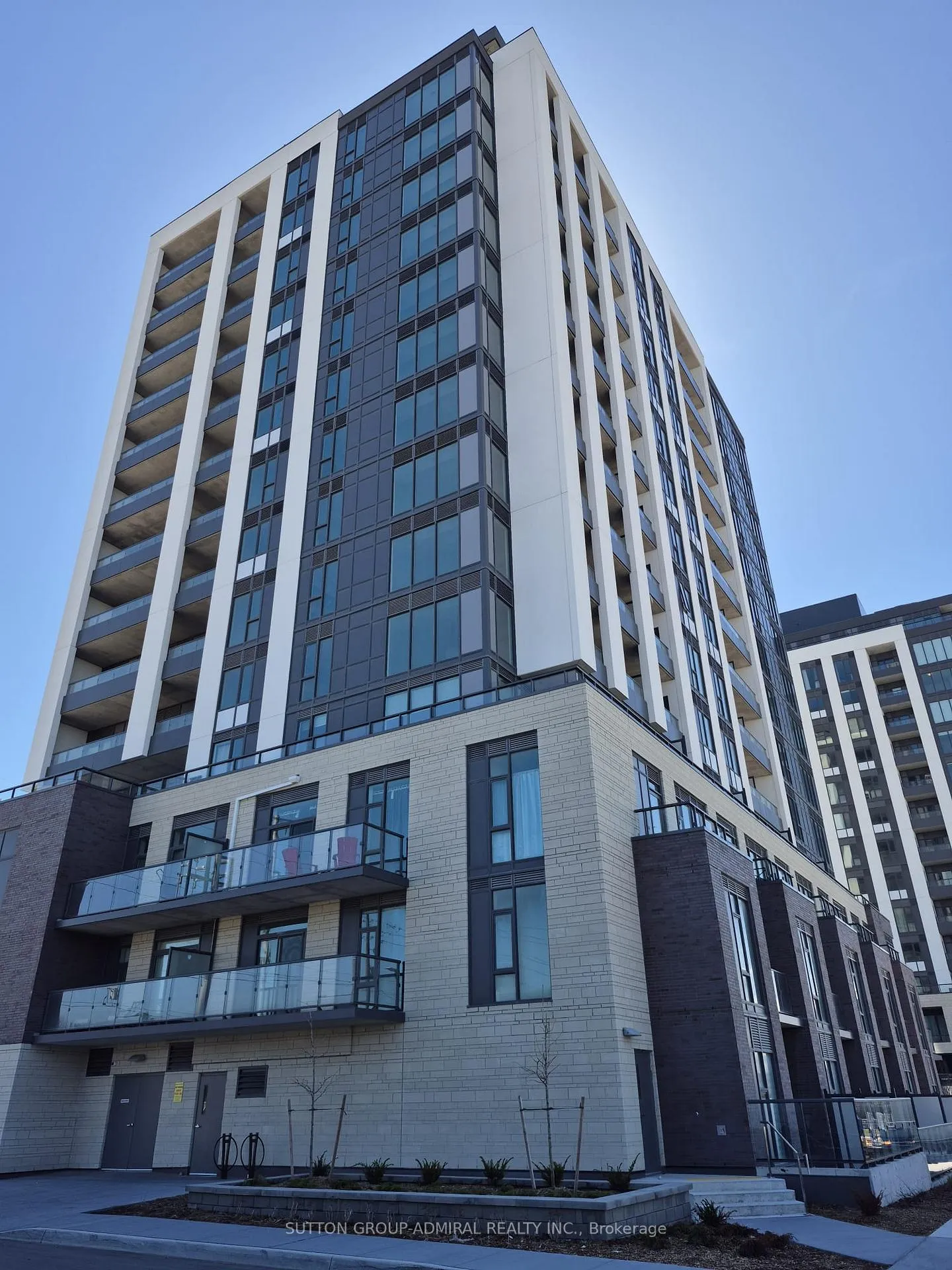 Photo 2 of Unit B1311, 715 Davis Drive, Newmarket, Huron Heights-Leslie Valley — HOMEH