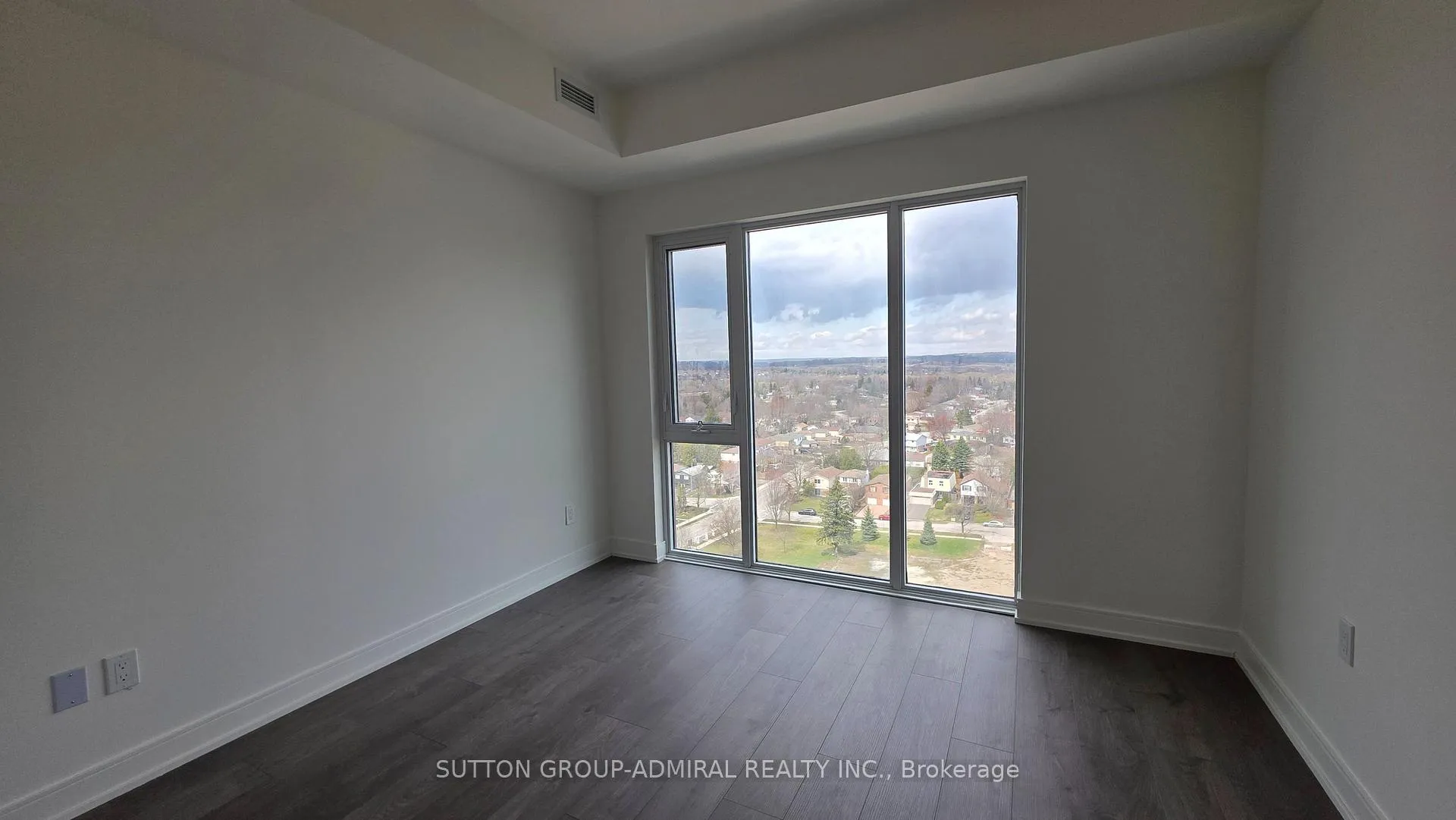 Photo 11 of Unit B1311, 715 Davis Drive, Newmarket, Huron Heights-Leslie Valley — HOMEH