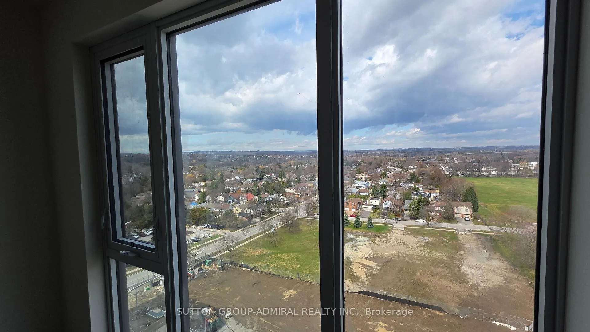 Photo 12 of Unit B1311, 715 Davis Drive, Newmarket, Huron Heights-Leslie Valley — HOMEH