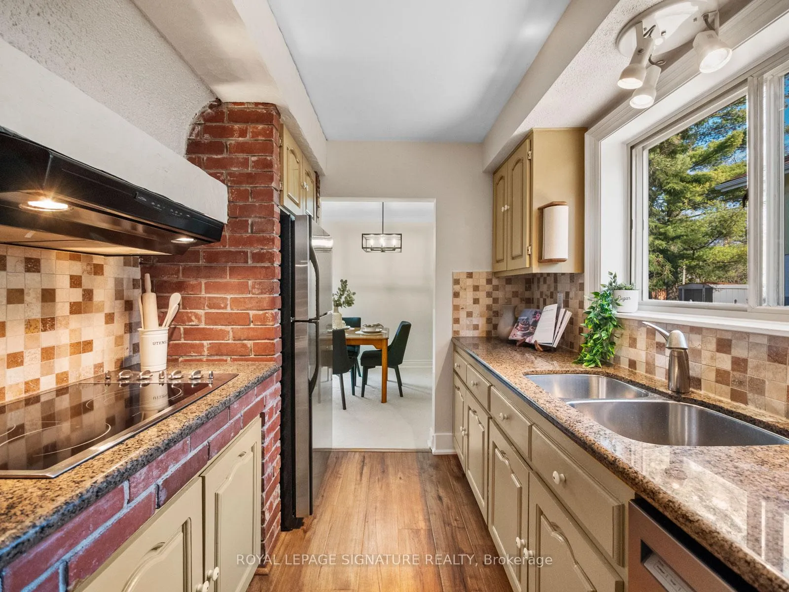 Photo 18 of 27 Madras Crescent, Scarborough, Morningside — HOMEH