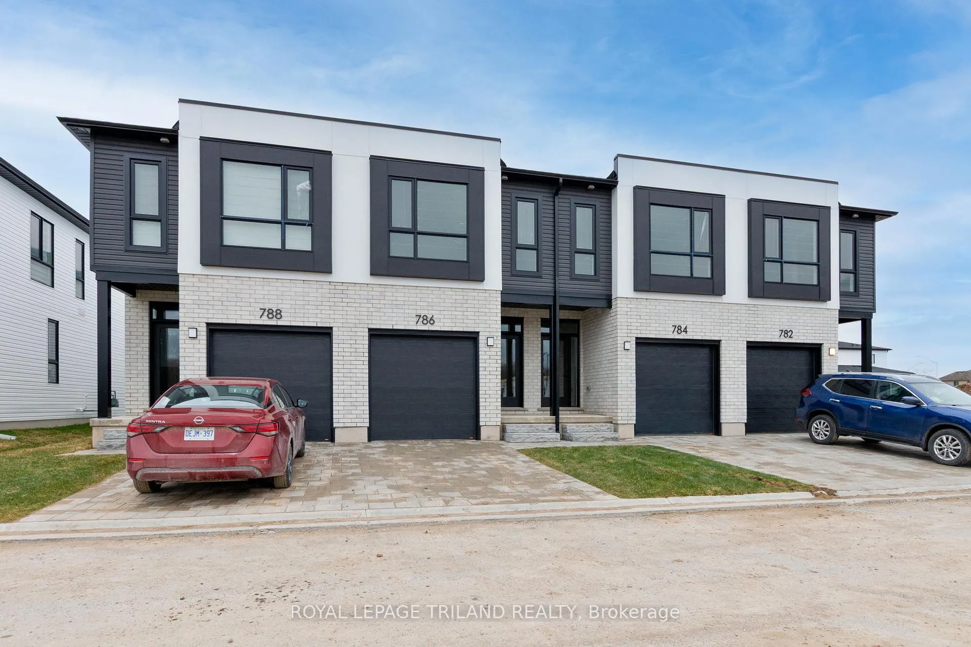 Photo 1 of 786 Banyan Lane, London, North E — HOMEH