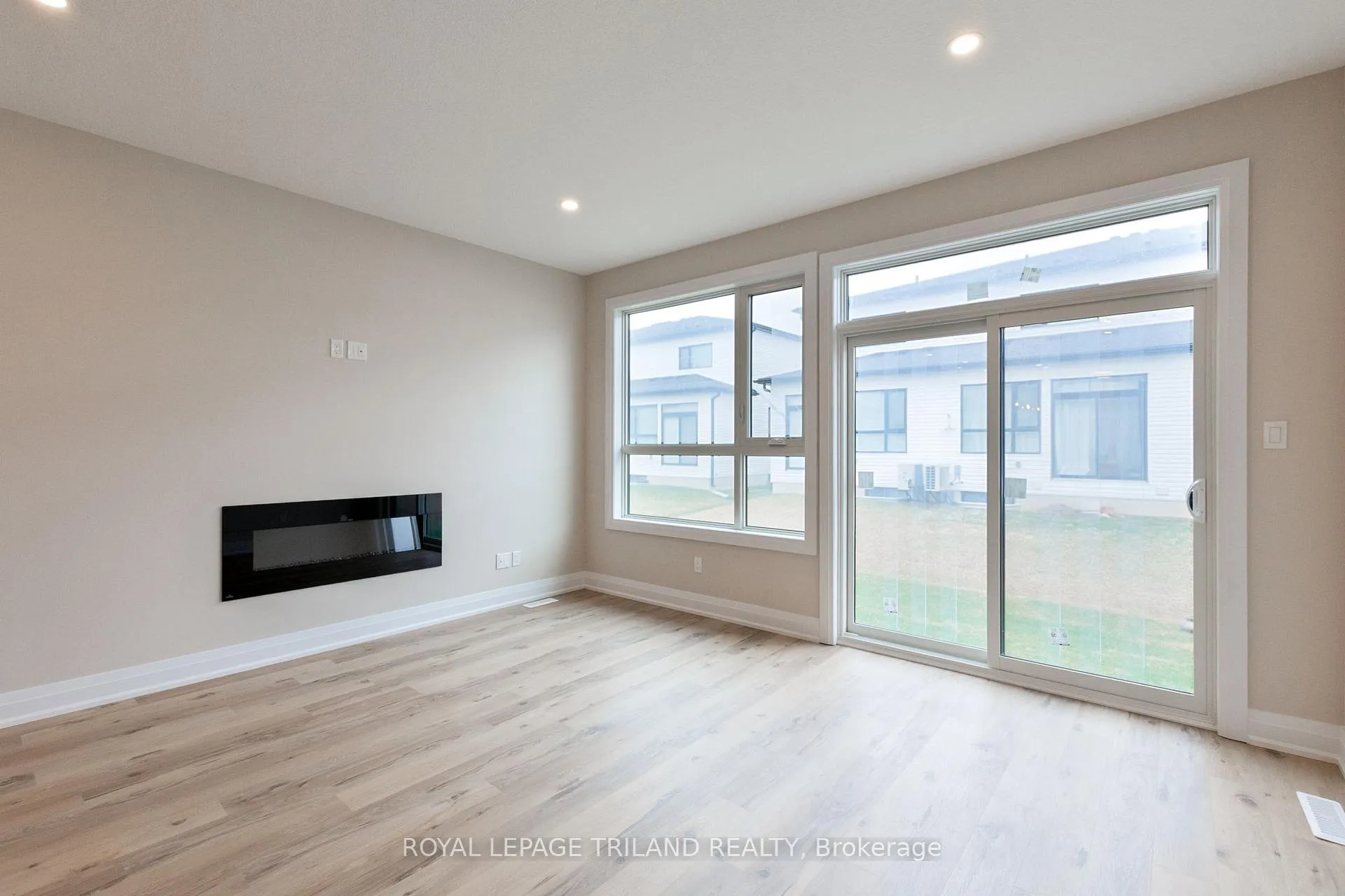 Photo 10 of 786 Banyan Lane, London, North E — HOMEH