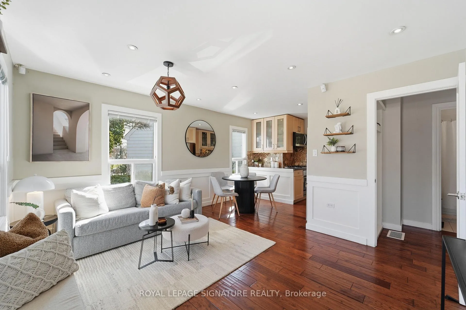 Photo 5 of 33 Cochrane Drive, Etobicoke, Stonegate-Queensway — HOMEH