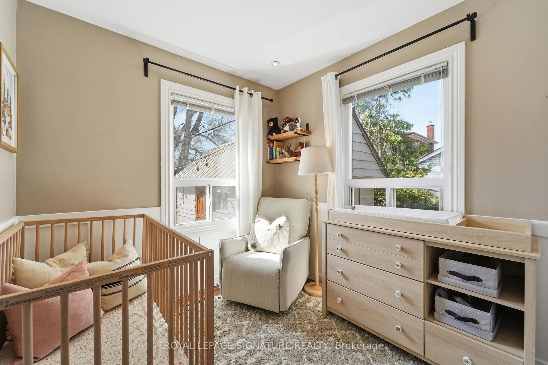 Photo 8 of 33 Cochrane Drive, Etobicoke, Stonegate-Queensway — HOMEH