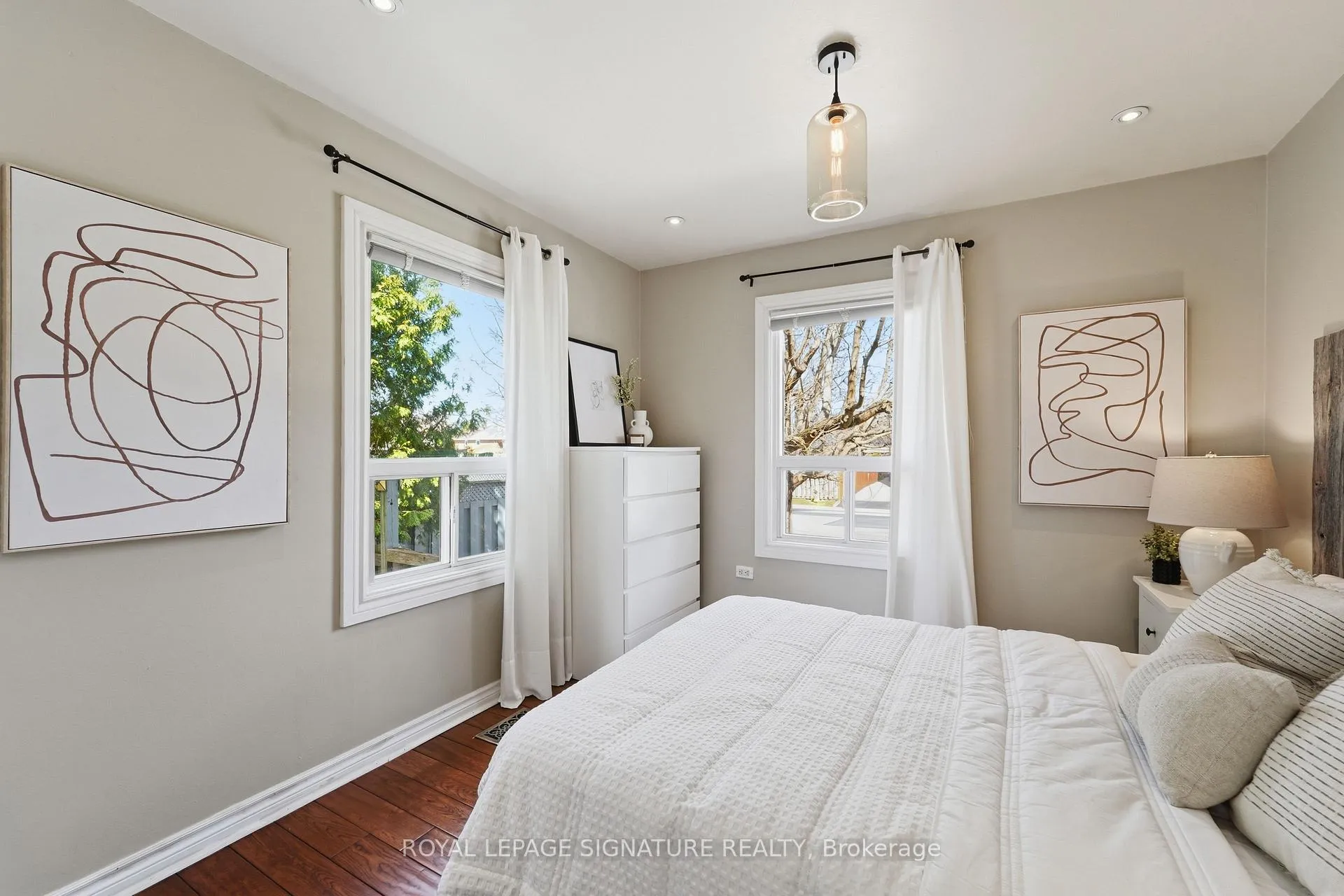 Photo 10 of 33 Cochrane Drive, Etobicoke, Stonegate-Queensway — HOMEH
