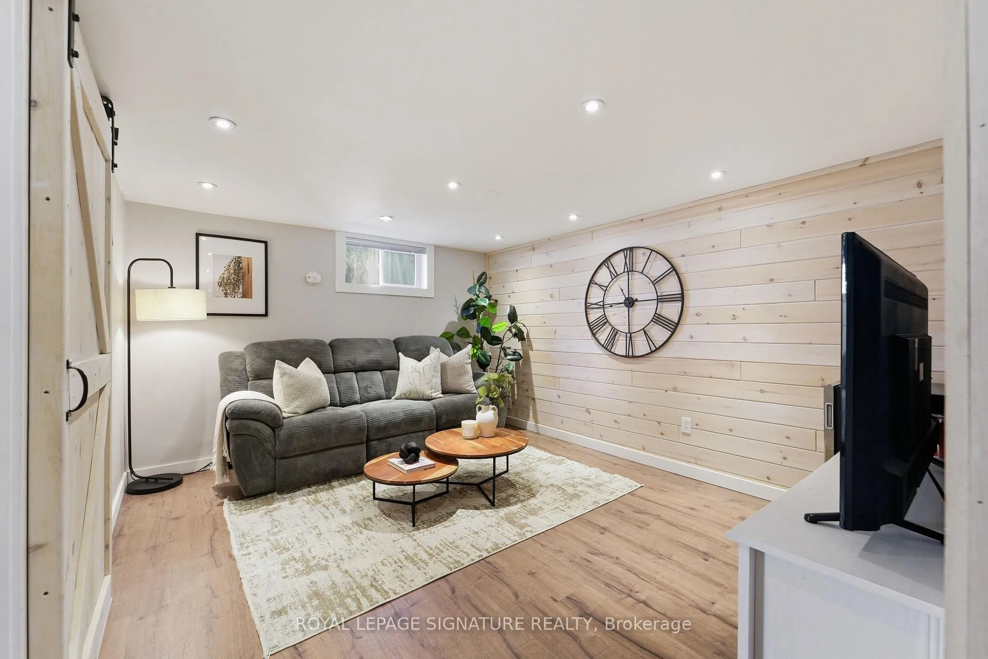 Photo 14 of 33 Cochrane Drive, Etobicoke, Stonegate-Queensway — HOMEH