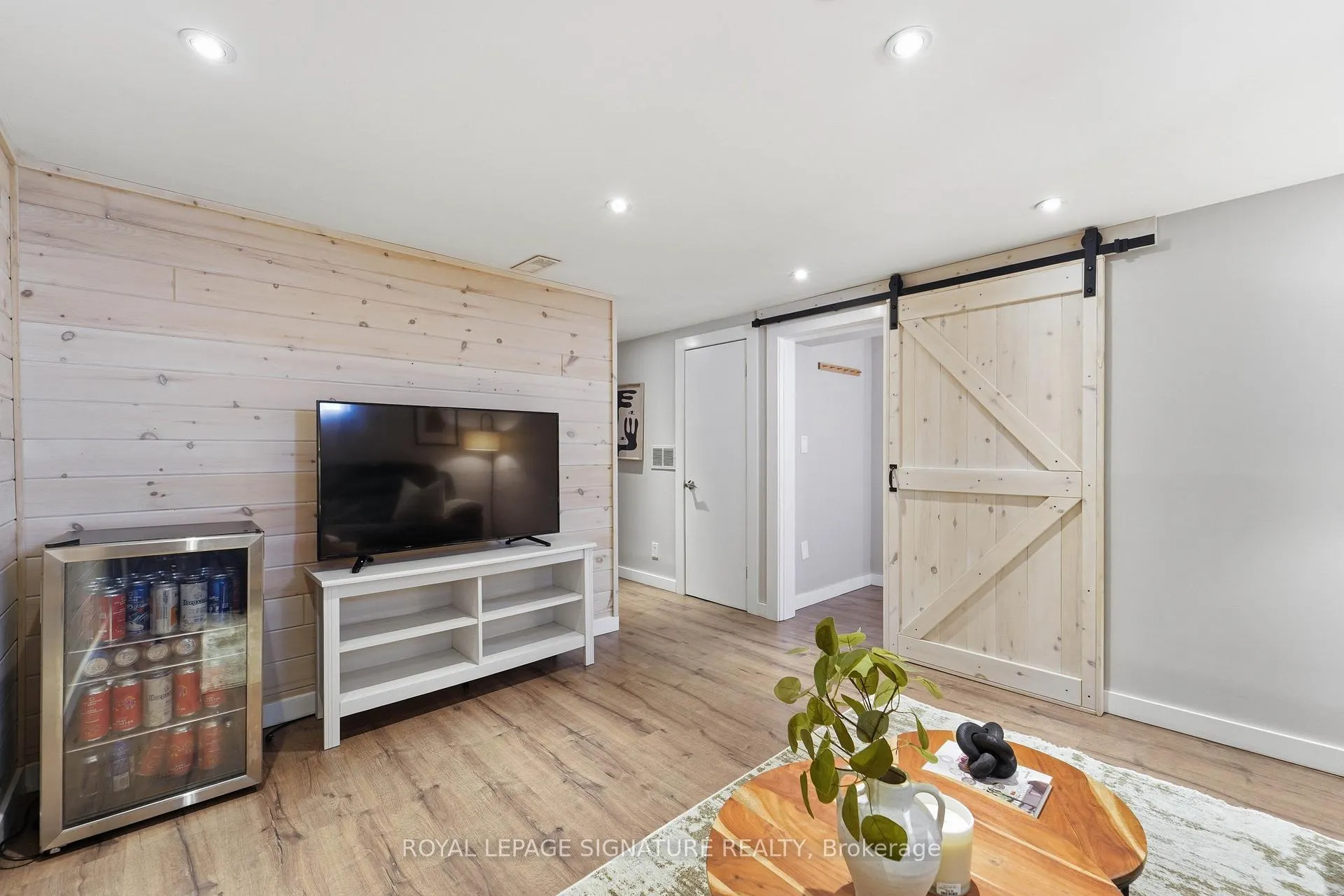 Photo 15 of 33 Cochrane Drive, Etobicoke, Stonegate-Queensway — HOMEH