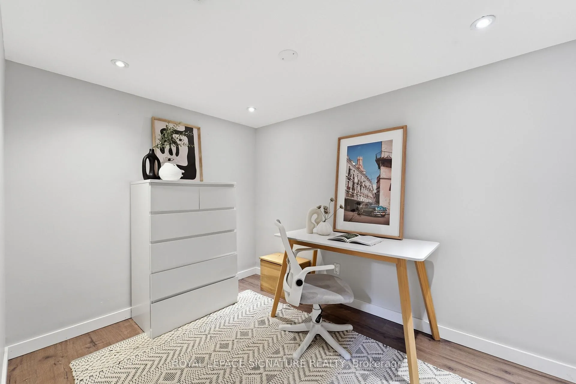 Photo 16 of 33 Cochrane Drive, Etobicoke, Stonegate-Queensway — HOMEH