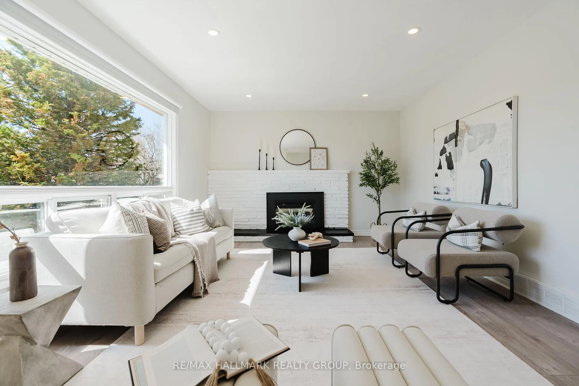 Photo 3 of 17 Wolmsley Crescent, Ottawa, Meadowlands/Crestview — HOMEH