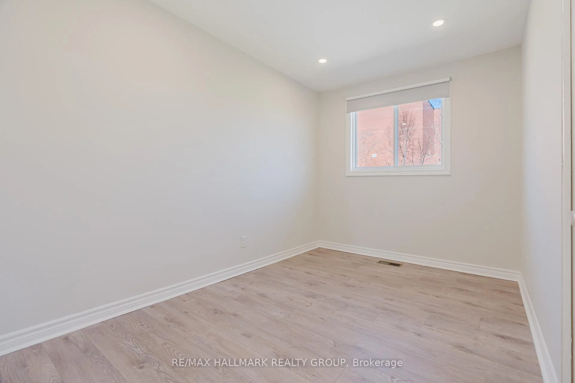 Photo 10 of 17 Wolmsley Crescent, Ottawa, Meadowlands/Crestview — HOMEH