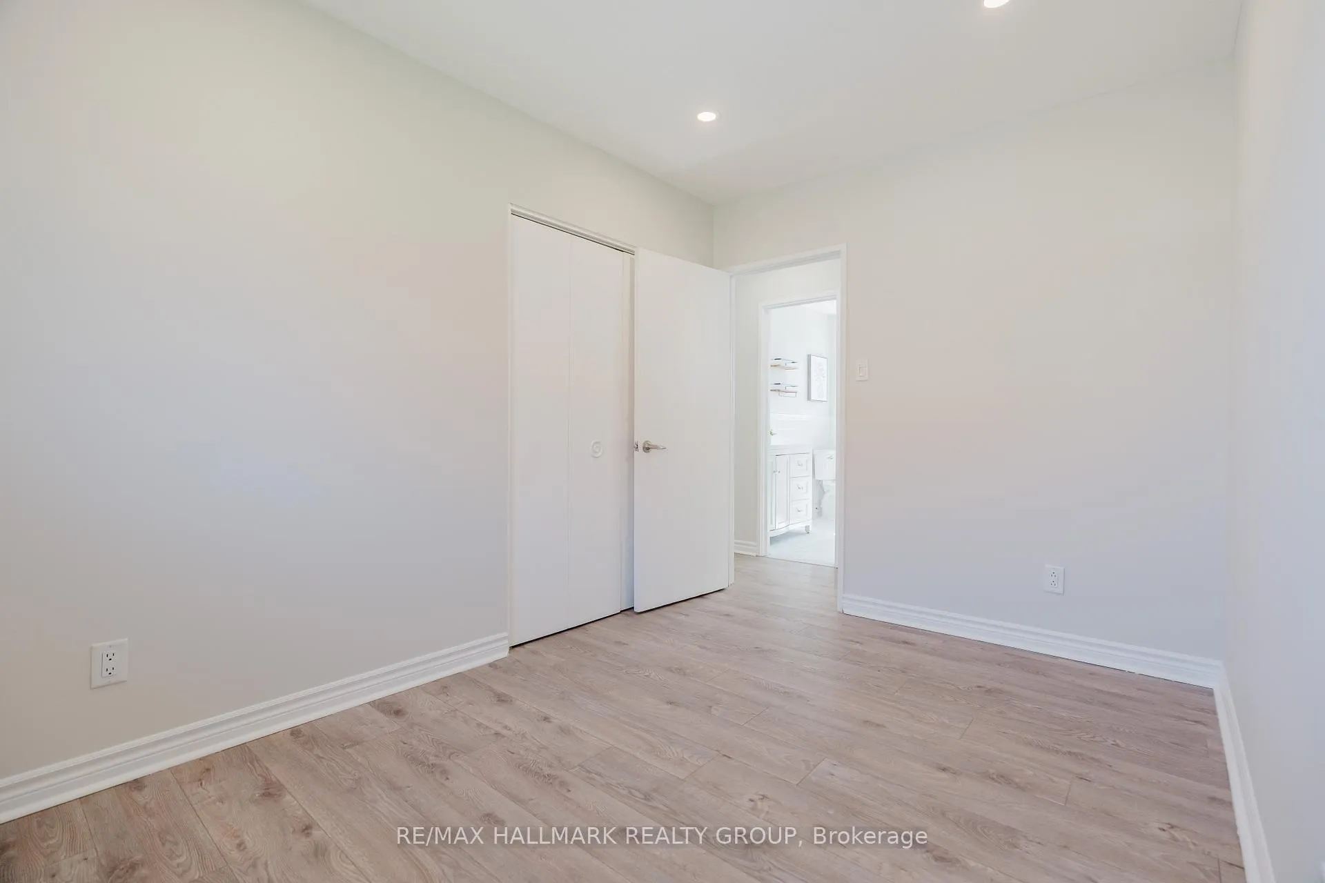 Photo 12 of 17 Wolmsley Crescent, Ottawa, Meadowlands/Crestview — HOMEH