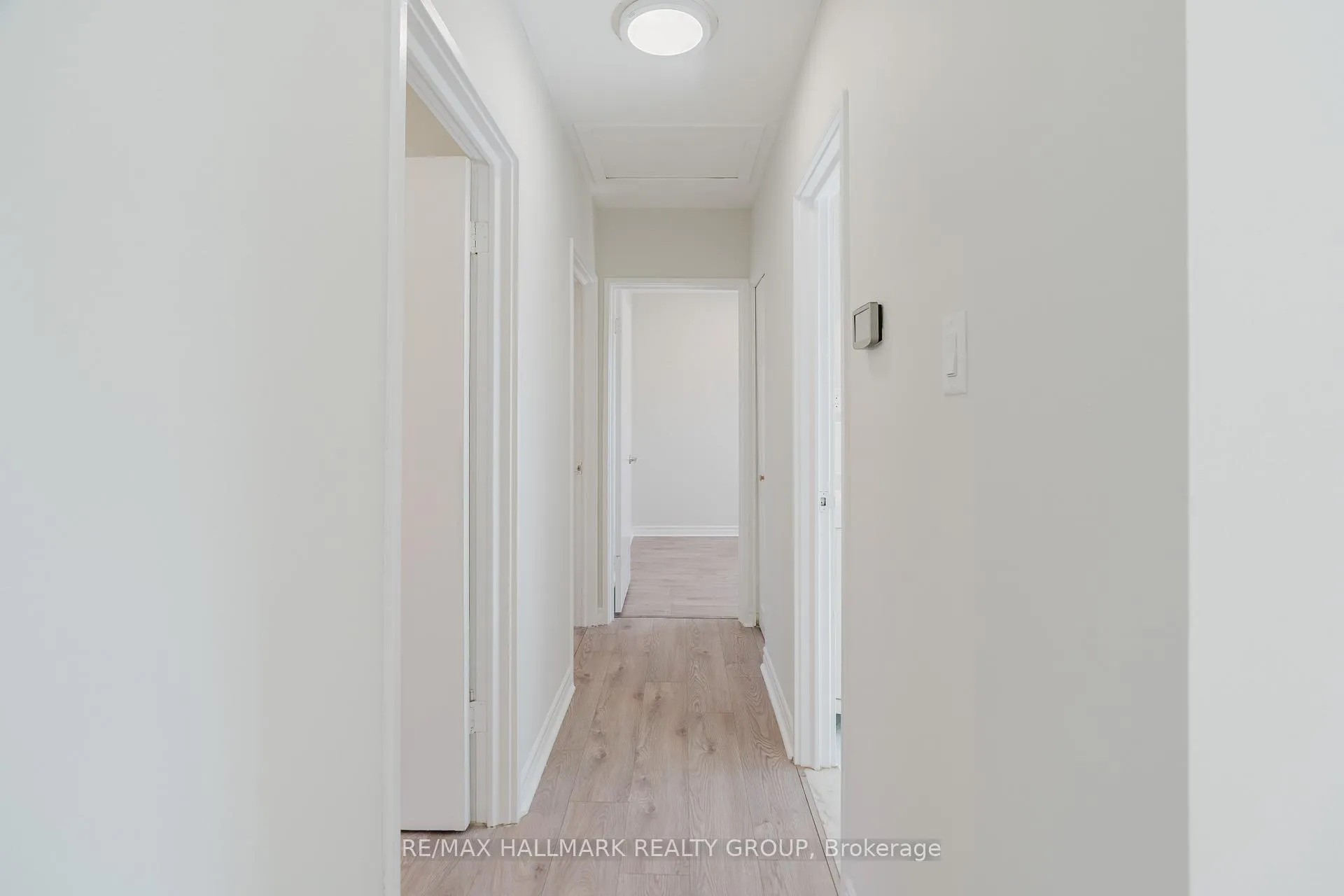 Photo 13 of 17 Wolmsley Crescent, Ottawa, Meadowlands/Crestview — HOMEH