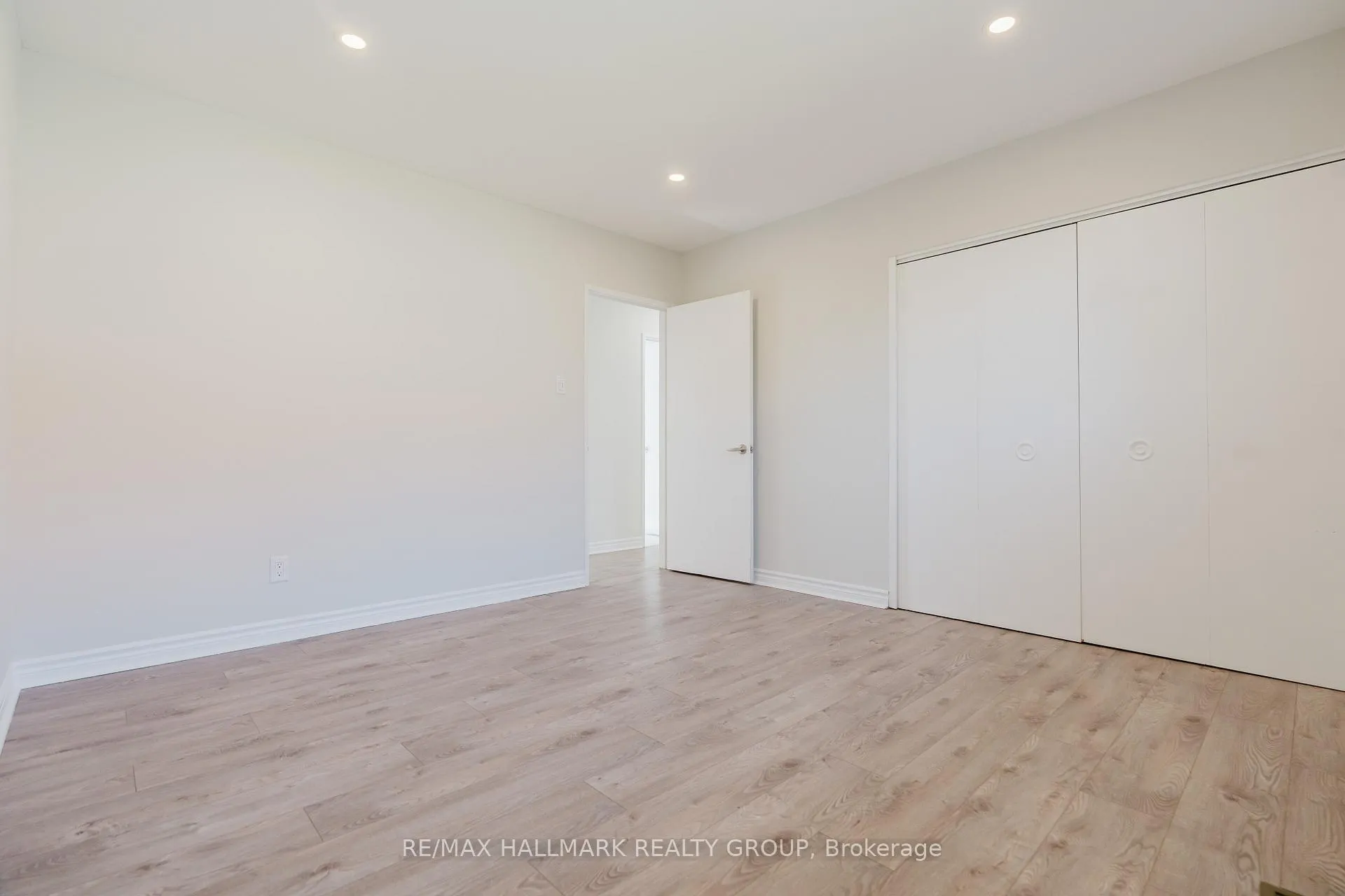 Photo 16 of 17 Wolmsley Crescent, Ottawa, Meadowlands/Crestview — HOMEH