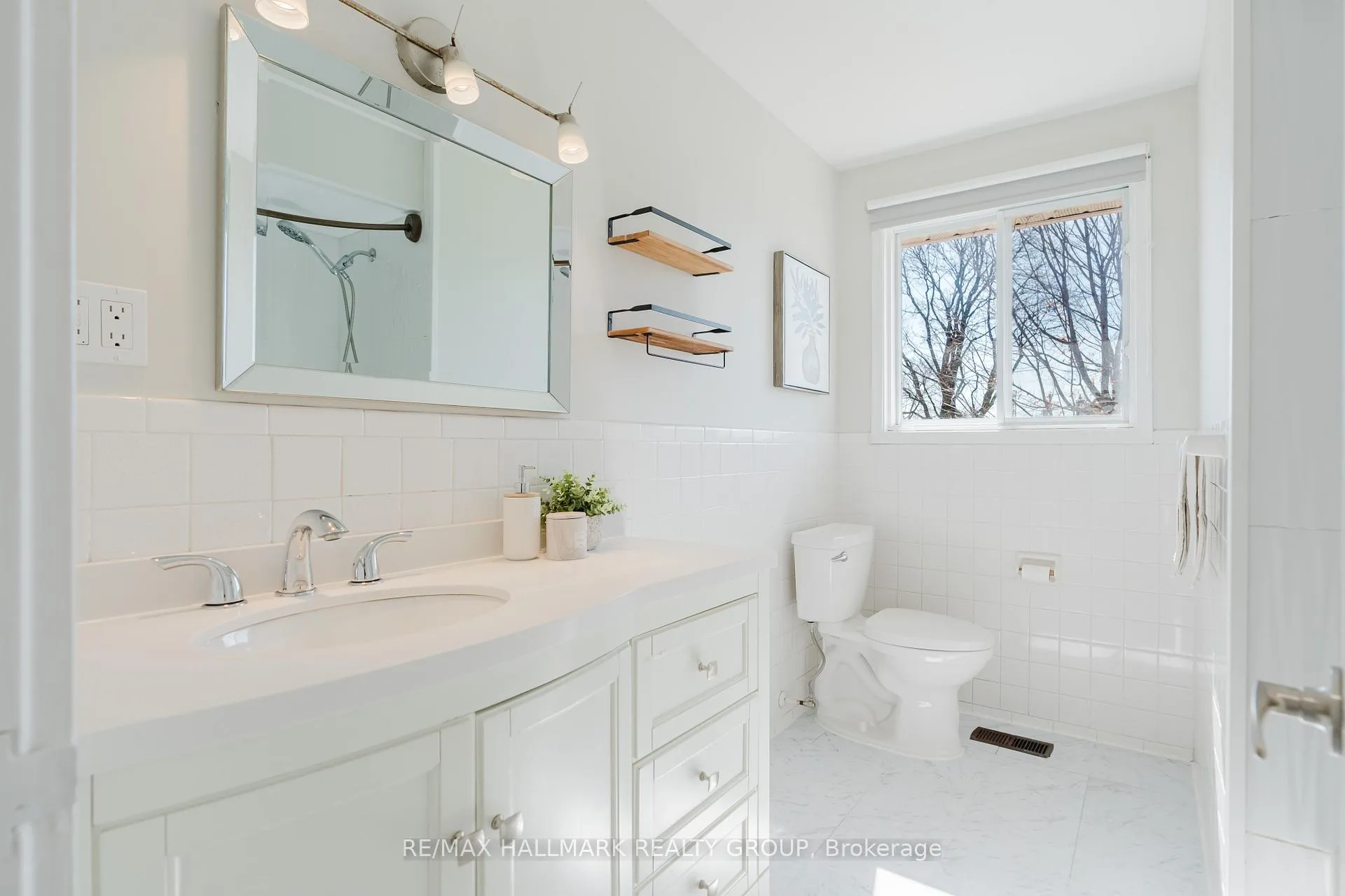 Photo 17 of 17 Wolmsley Crescent, Ottawa, Meadowlands/Crestview — HOMEH