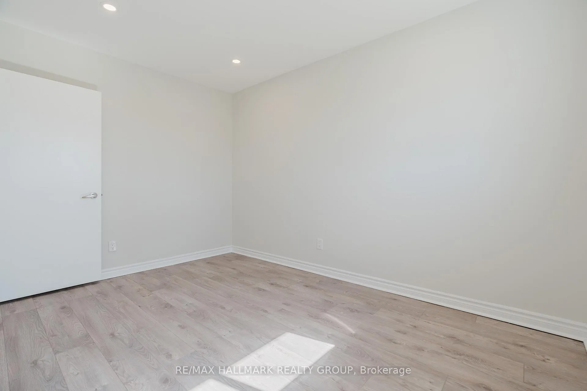 Photo 20 of 17 Wolmsley Crescent, Ottawa, Meadowlands/Crestview — HOMEH