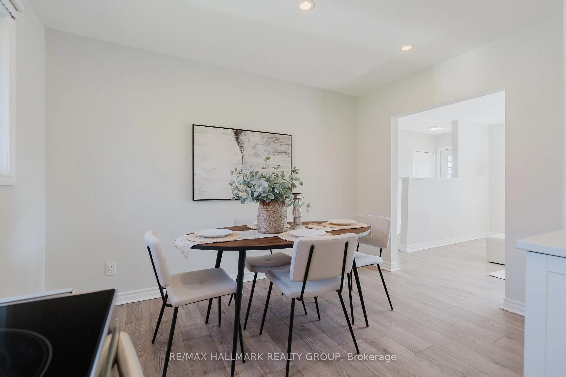 Photo 23 of 17 Wolmsley Crescent, Ottawa, Meadowlands/Crestview — HOMEH