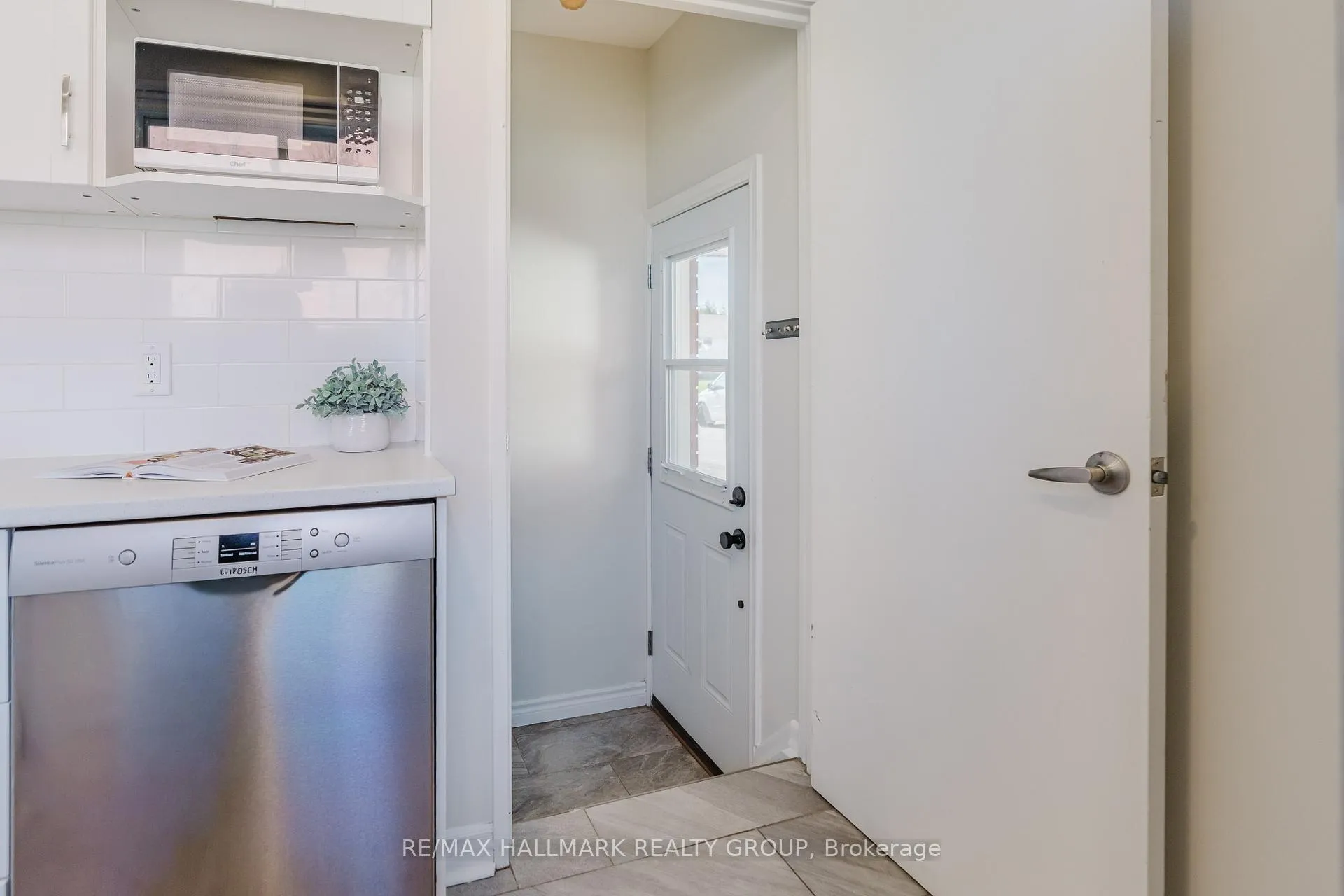 Photo 29 of 17 Wolmsley Crescent, Ottawa, Meadowlands/Crestview — HOMEH
