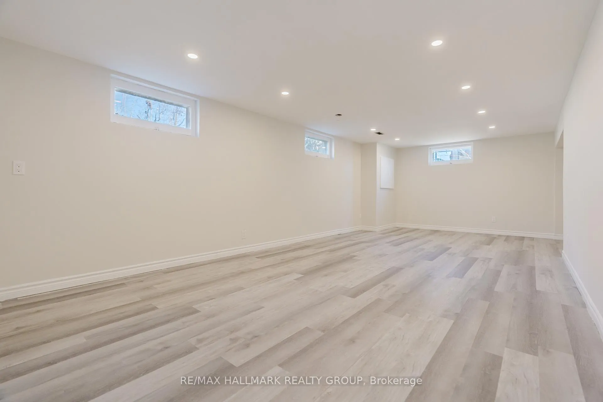 Photo 33 of 17 Wolmsley Crescent, Ottawa, Meadowlands/Crestview — HOMEH