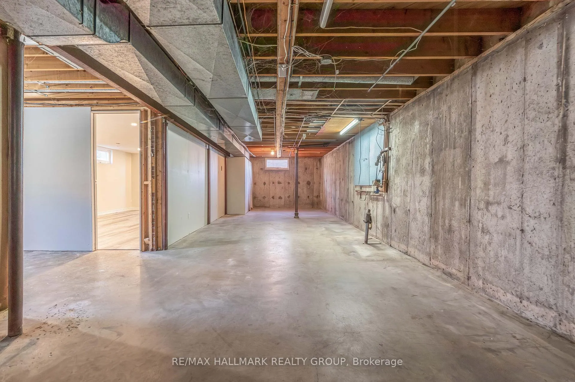 Photo 37 of 17 Wolmsley Crescent, Ottawa, Meadowlands/Crestview — HOMEH