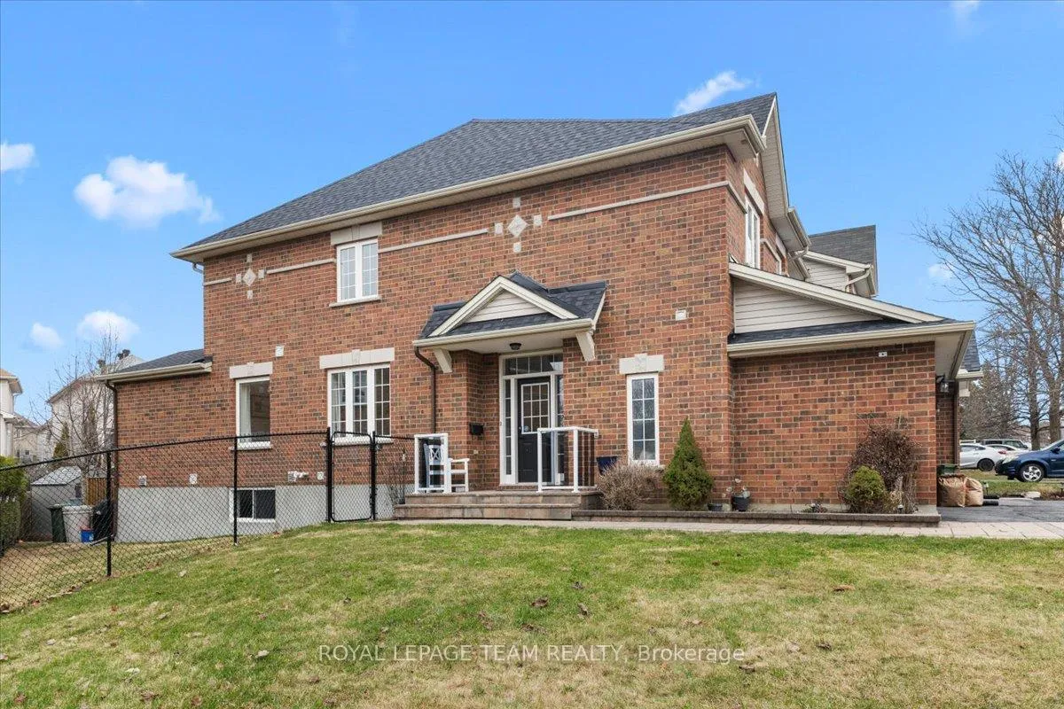 Photo 3 of 79 Saddlesmith Circle, Ottawa, Kanata - Emerald Meadows/Trailwest — HOMEH