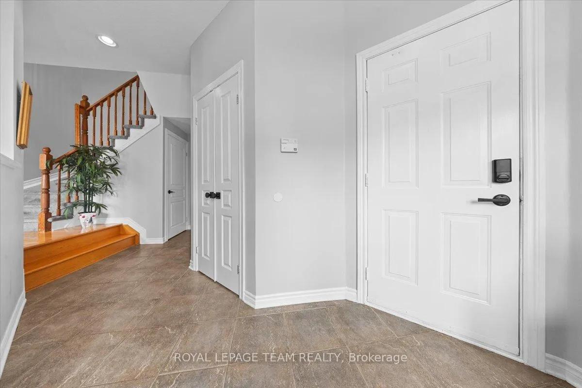 Photo 5 of 79 Saddlesmith Circle, Ottawa, Kanata - Emerald Meadows/Trailwest — HOMEH