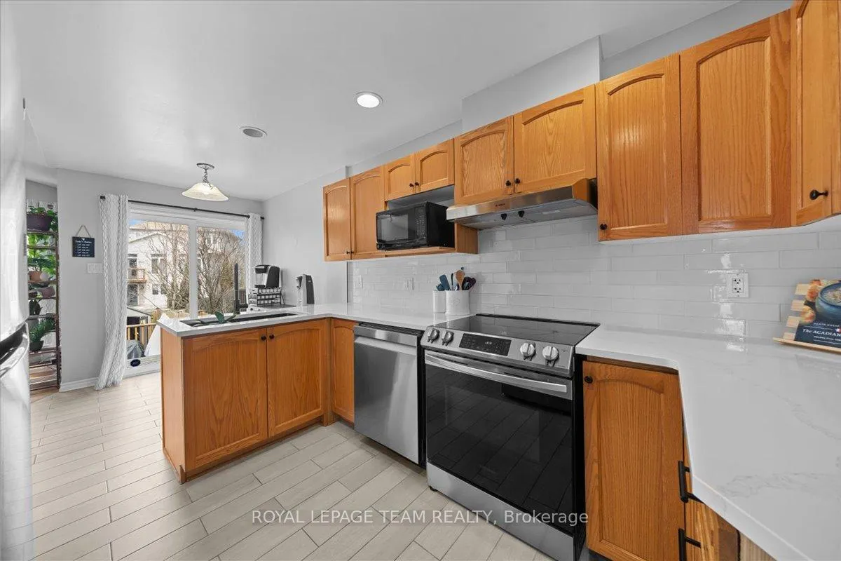 Photo 12 of 79 Saddlesmith Circle, Ottawa, Kanata - Emerald Meadows/Trailwest — HOMEH