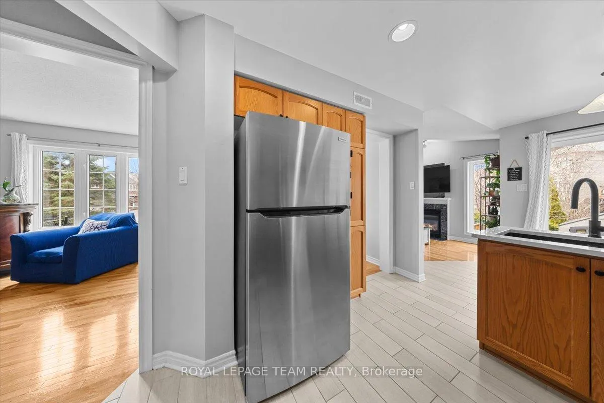 Photo 15 of 79 Saddlesmith Circle, Ottawa, Kanata - Emerald Meadows/Trailwest — HOMEH