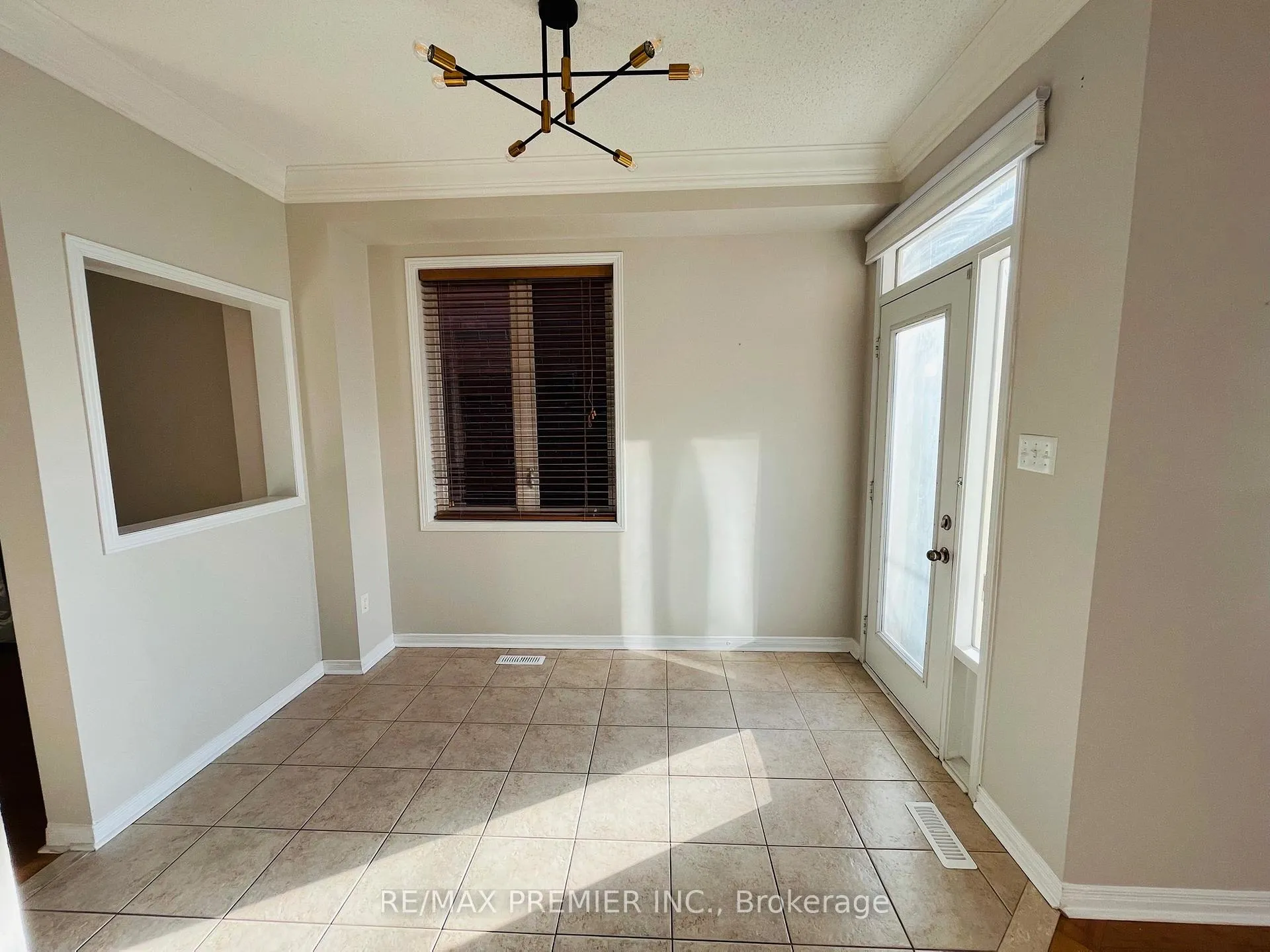 Photo 2 of 111 Catalpa Crescent, Vaughan, Patterson — HOMEH